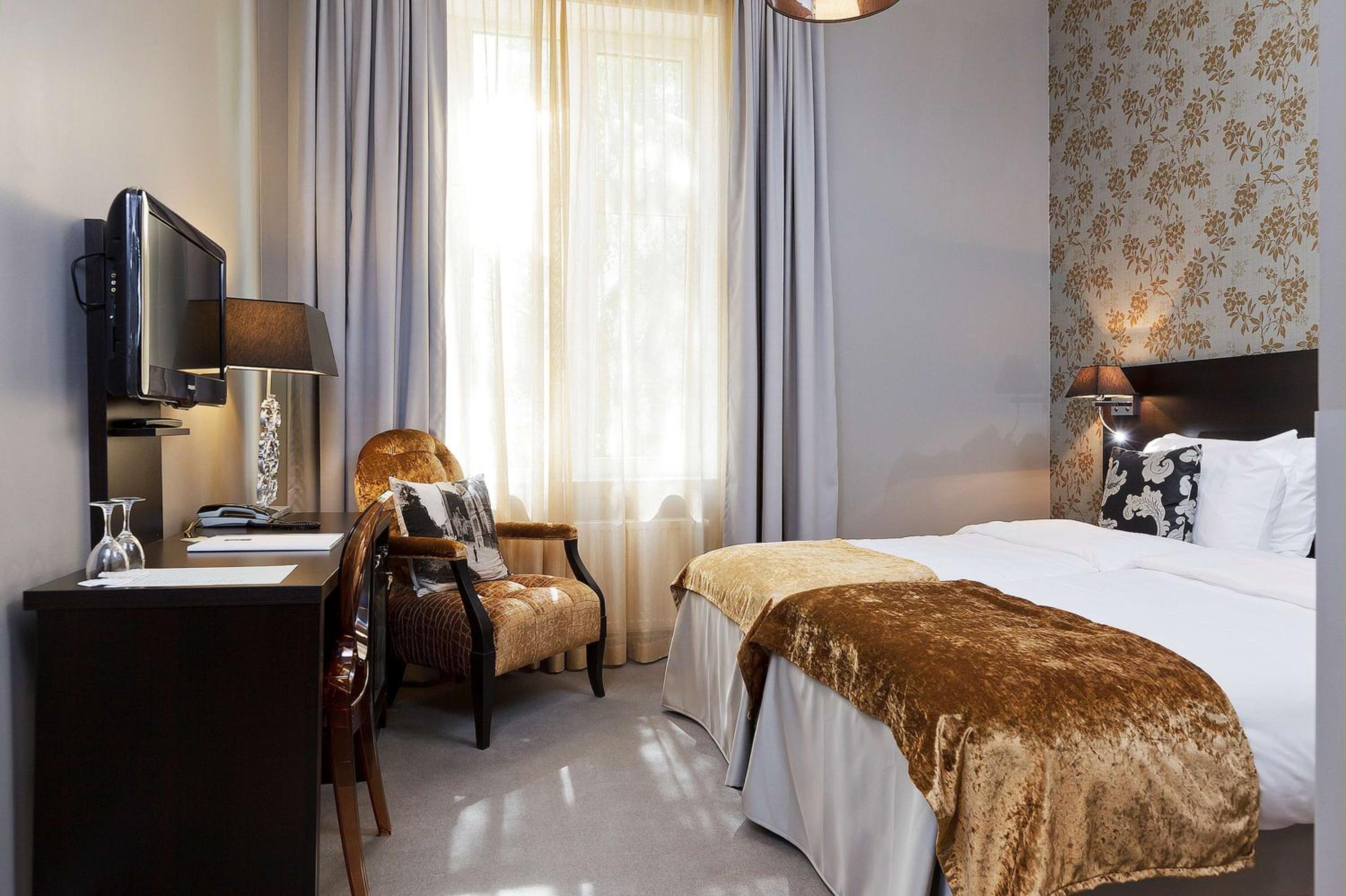 Standard King Room - Photo 2
