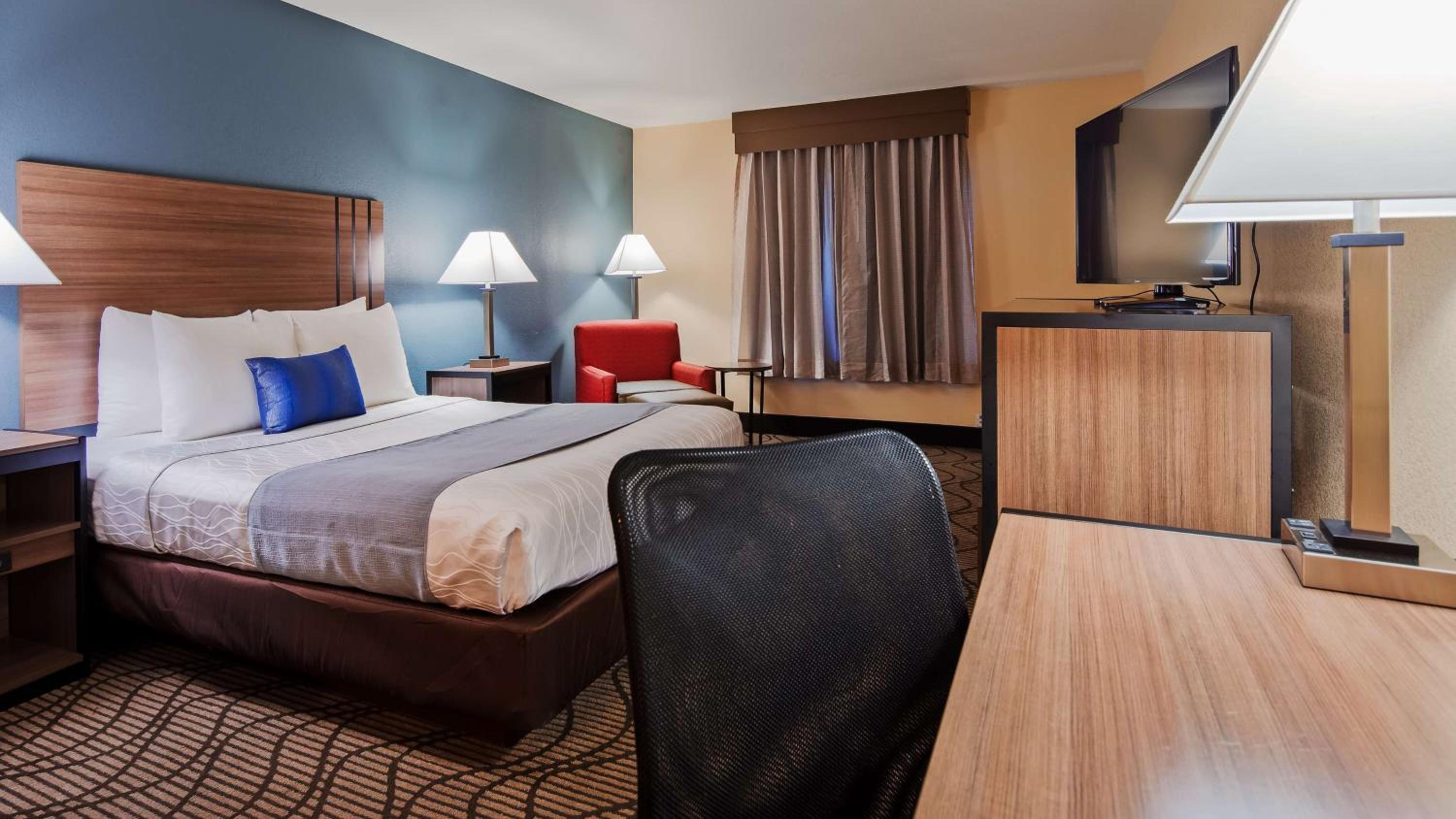 King Room - Non-Smoking - Photo 2