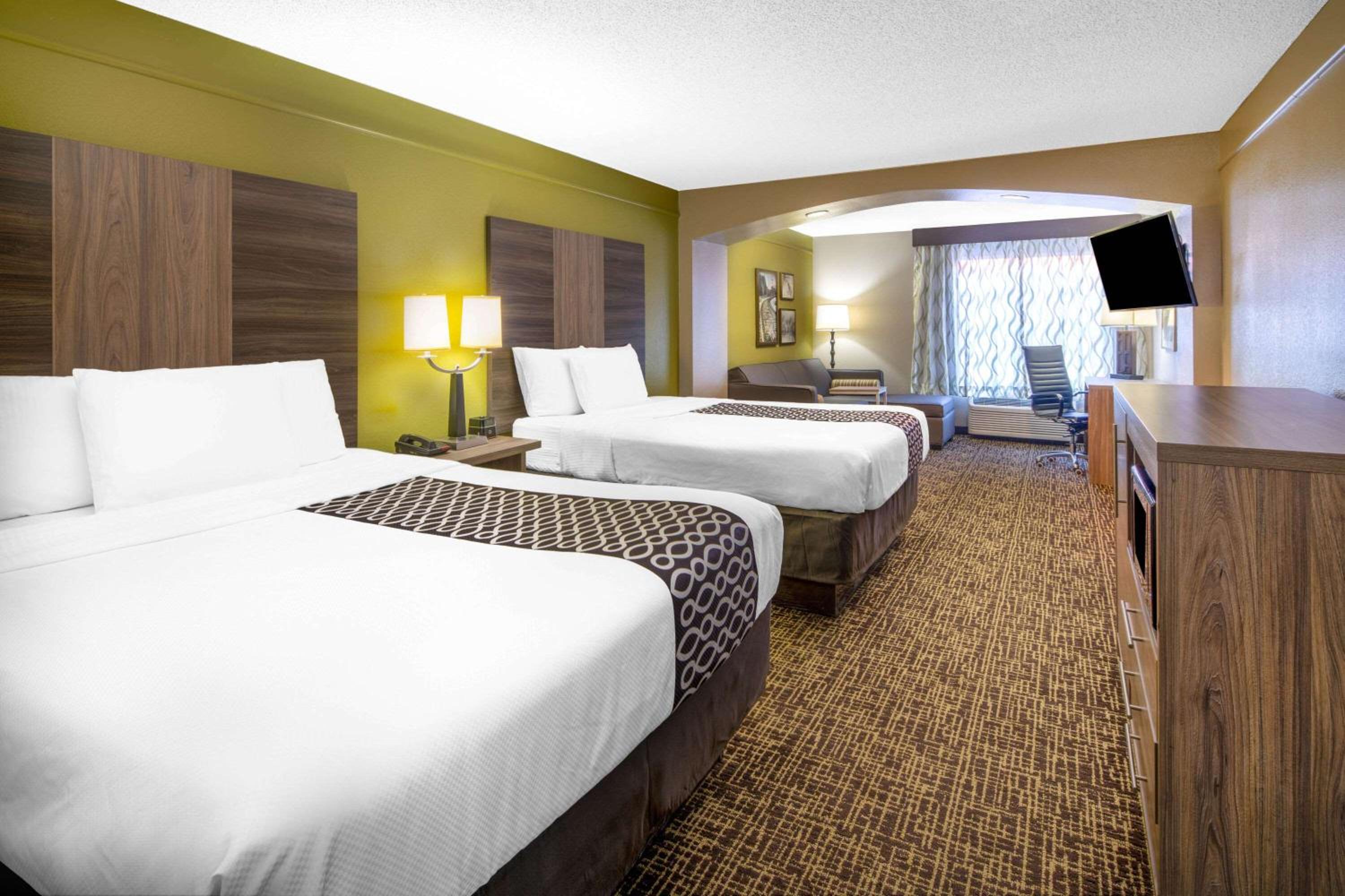 Studio Suite with Two Queen Beds - Non-Smoking photo 2