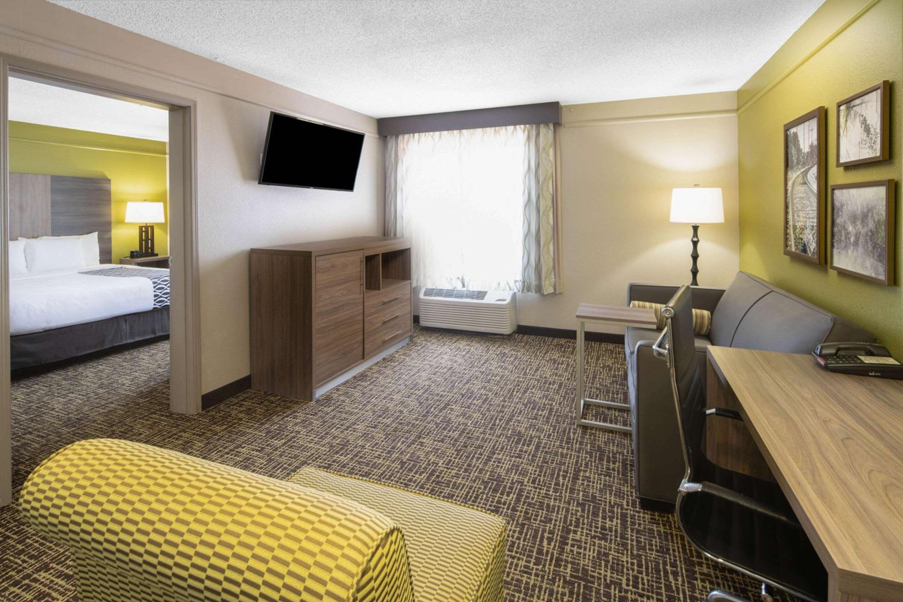 One-Bedroom Suite with One King Bed - Non-Smoking photo 1