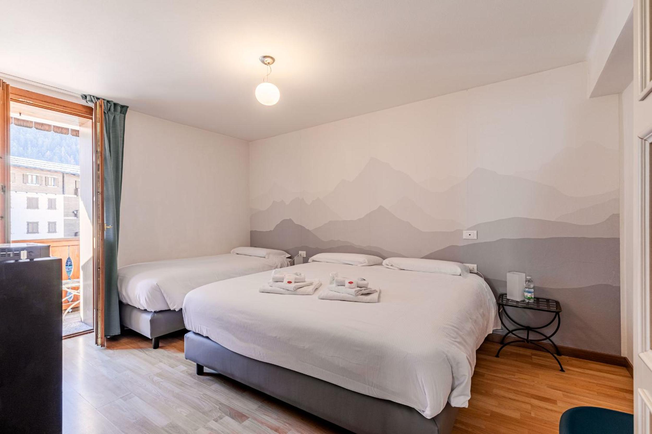 Comfort Double Room with Balcony and Mountain View