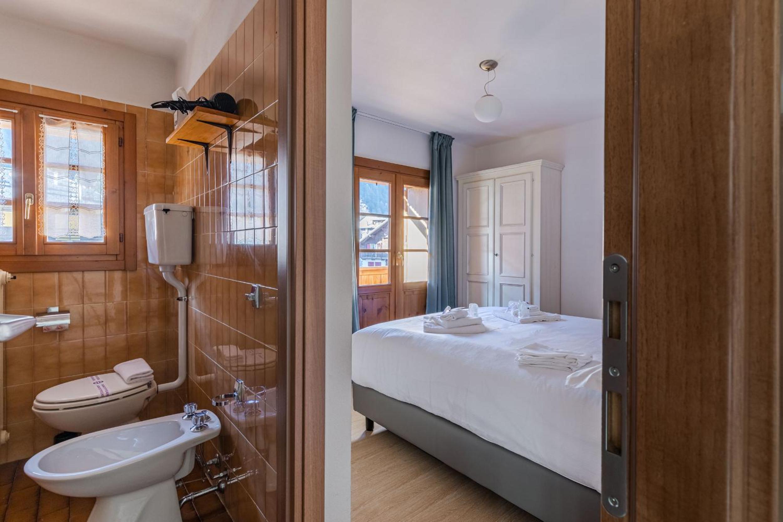Standard Double Room with Balcony and Mountain View