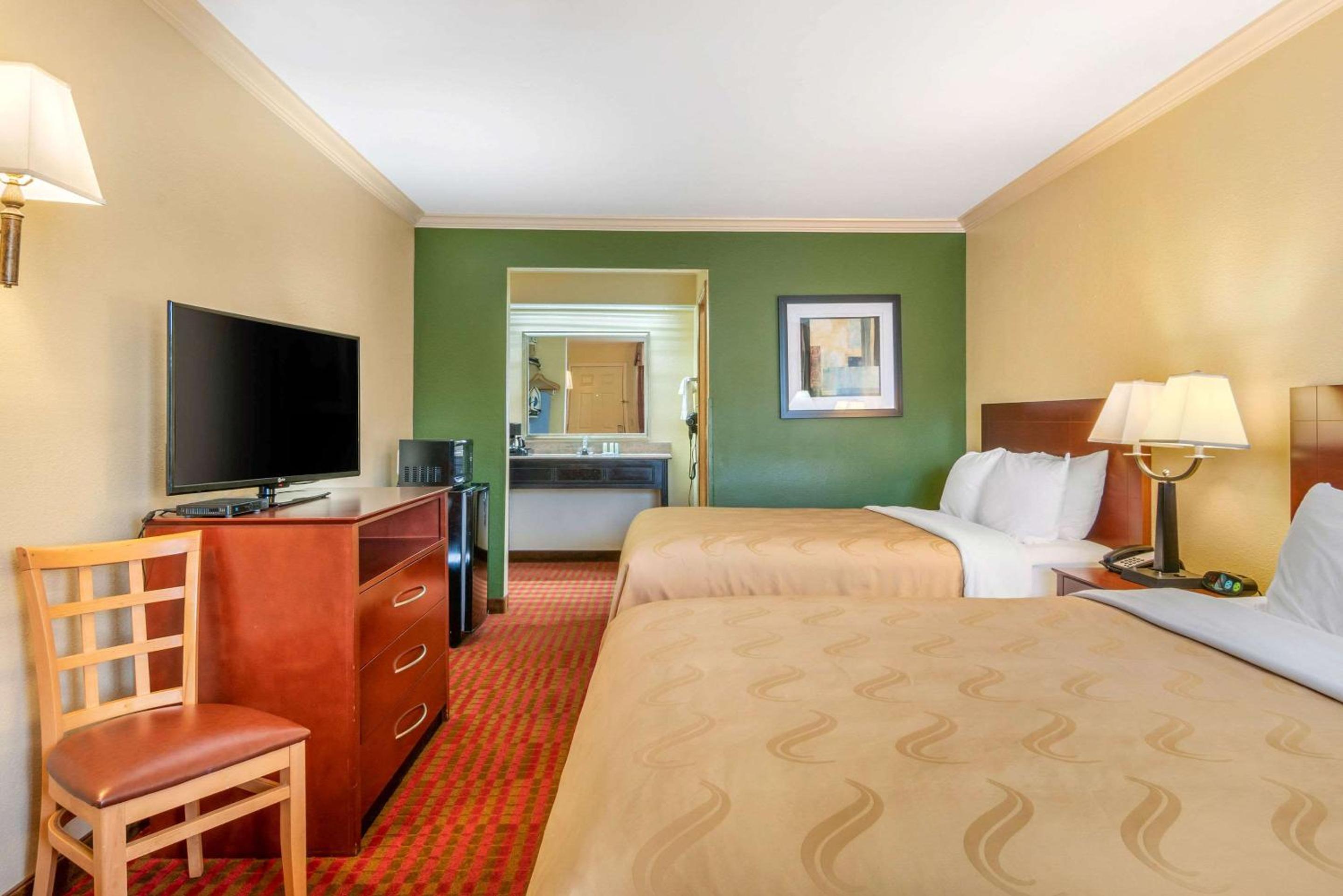 Queen Room with Two Queen Beds - Non-Smoking - Photo 1