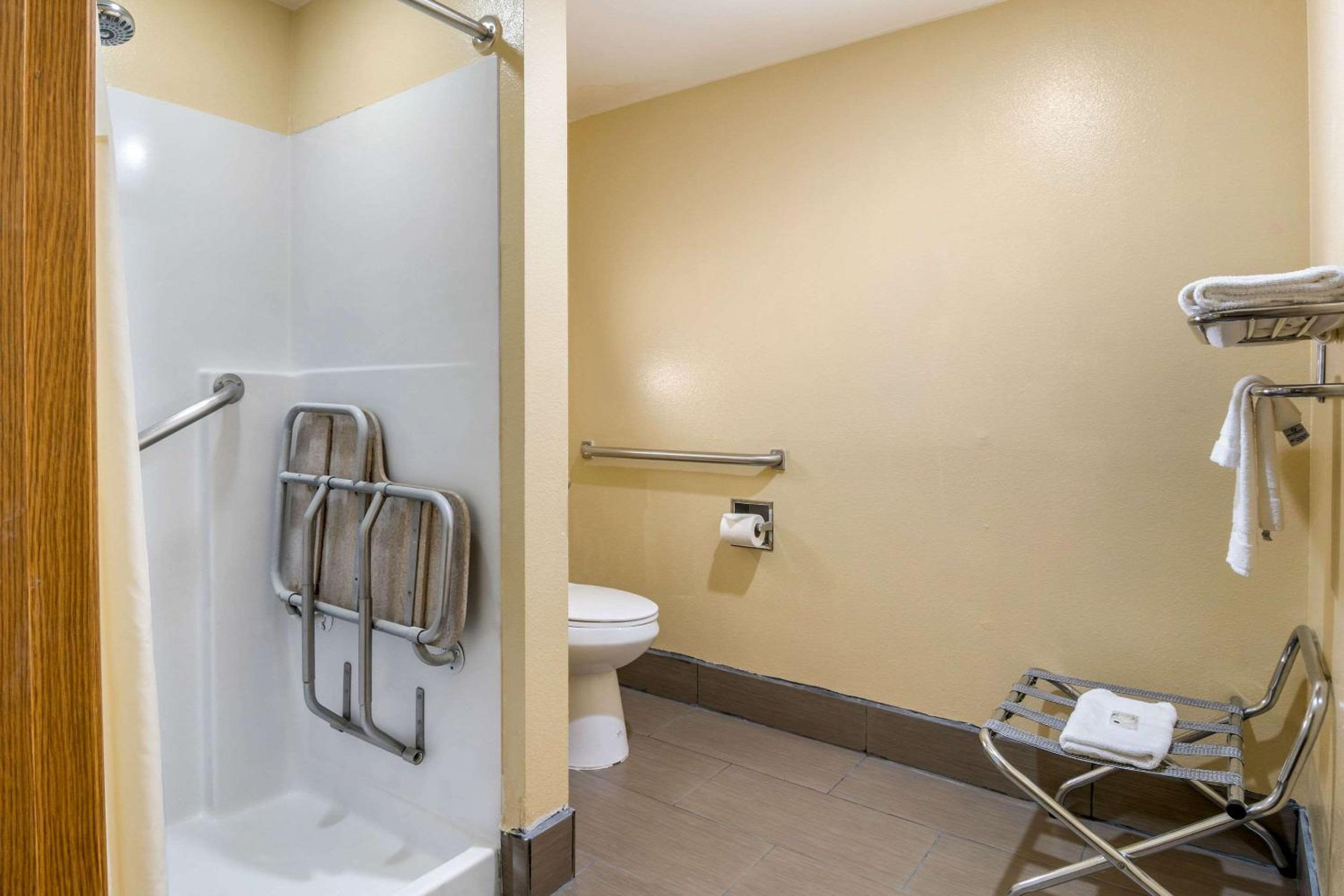 King Room - Disability Access photo 2