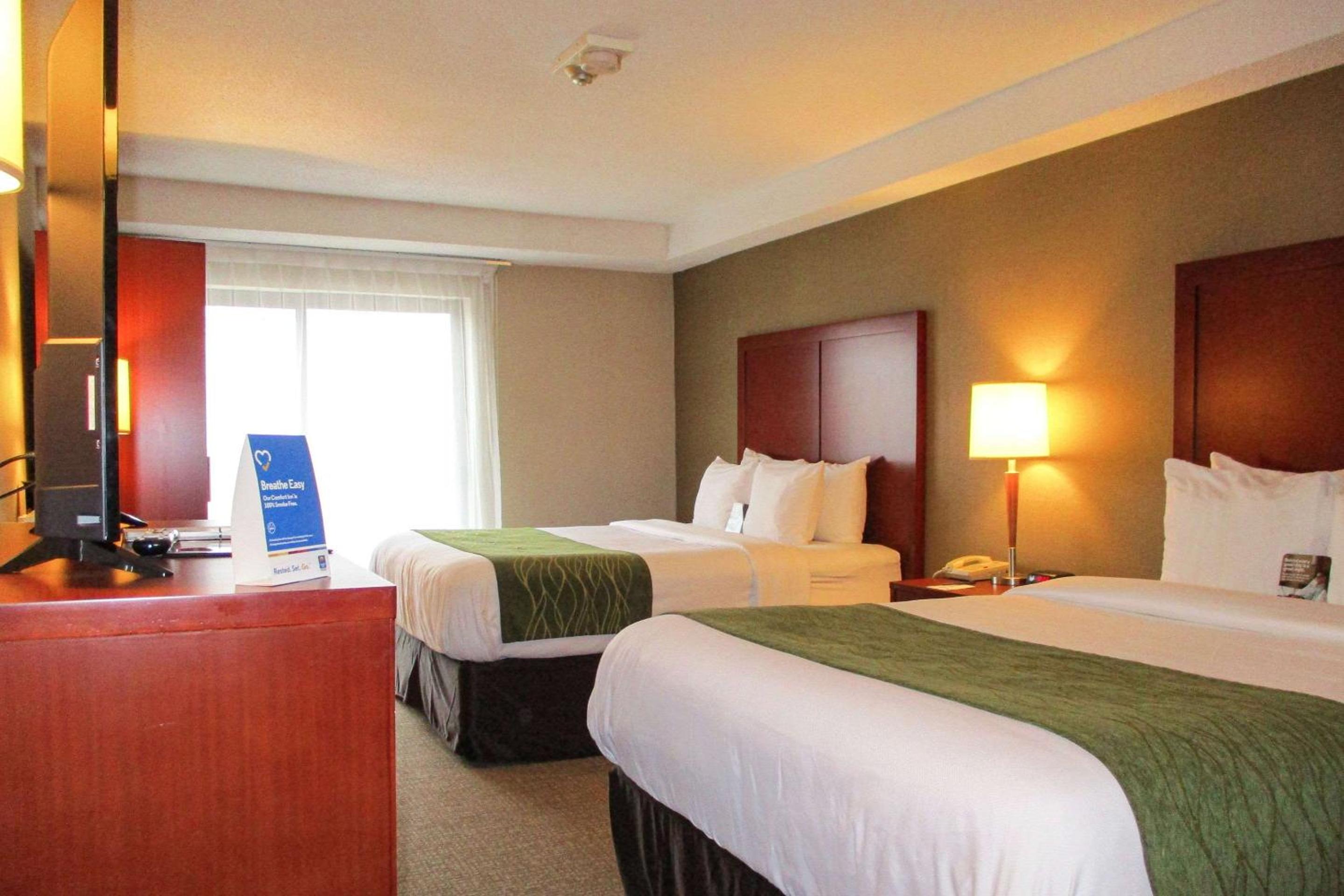 Queen Room with Two Queen Beds - Ground Floor/Non-Smoking - Photo 2