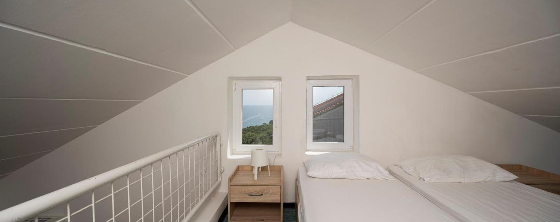 Studio Apartment - Split Level With Balcony photo 2