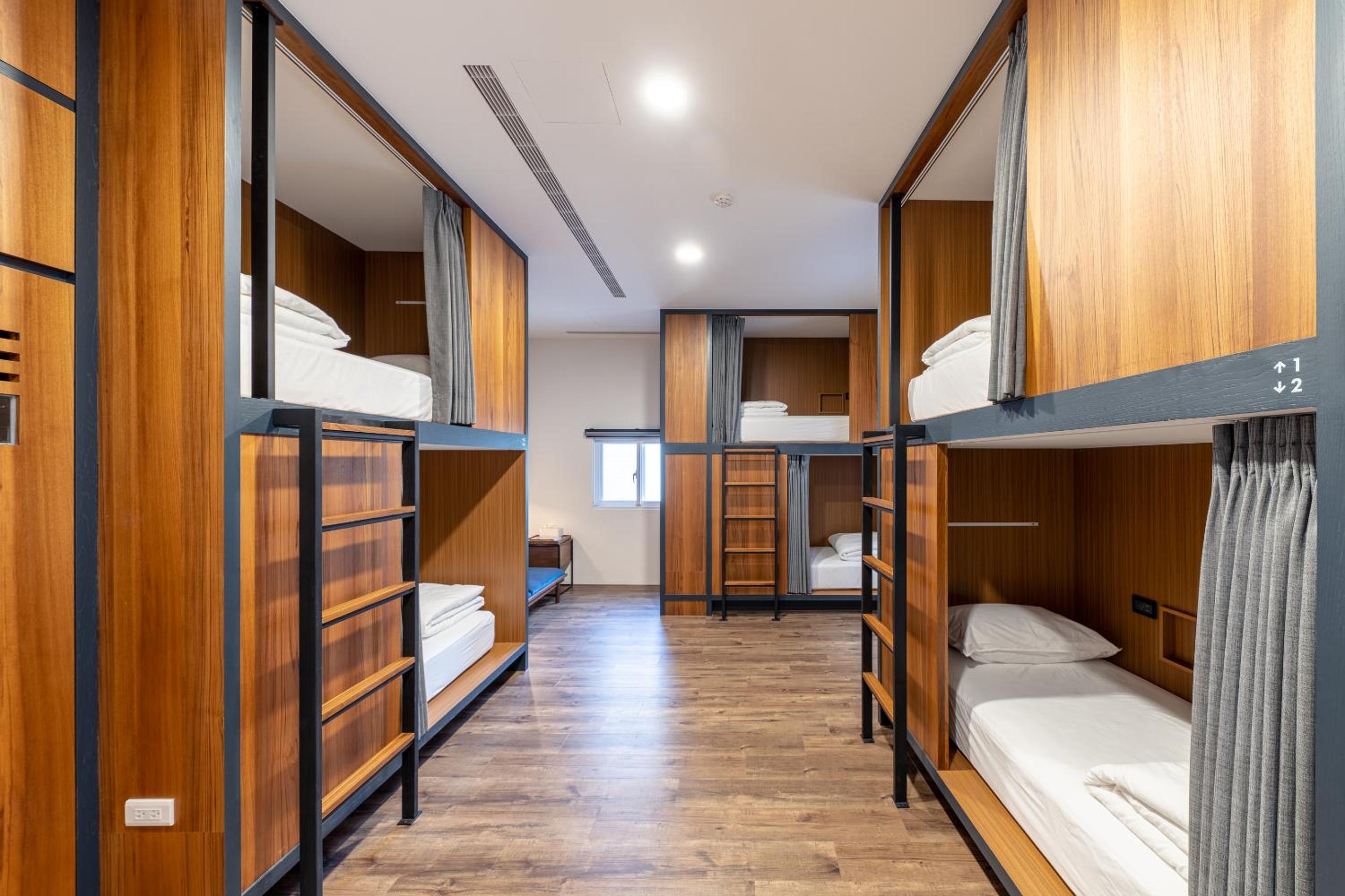 Bed in 6-Bed Female Dormitory Room photo 1
