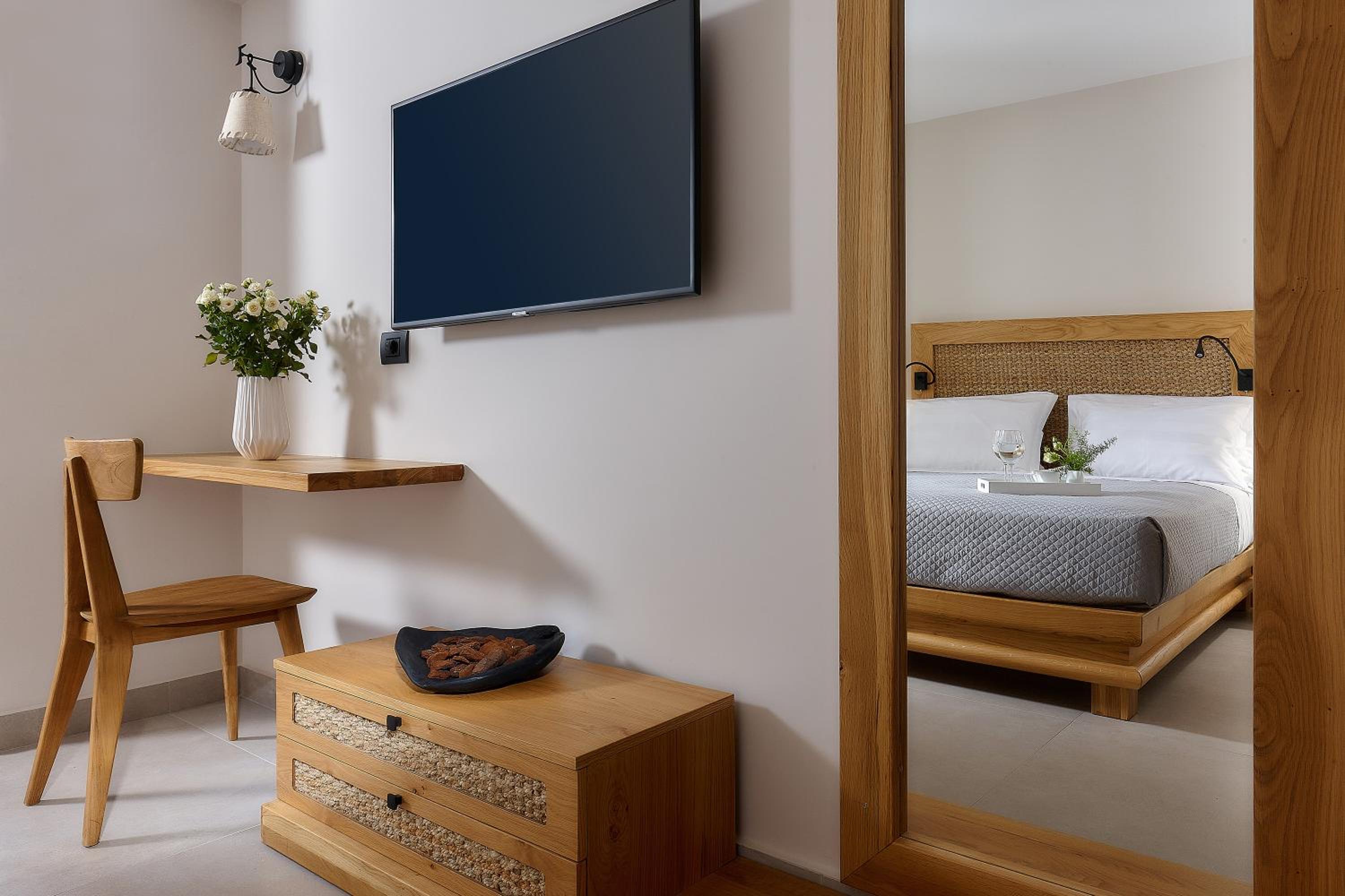 One-Bedroom Suite with Sharing Pool & Side Sea View