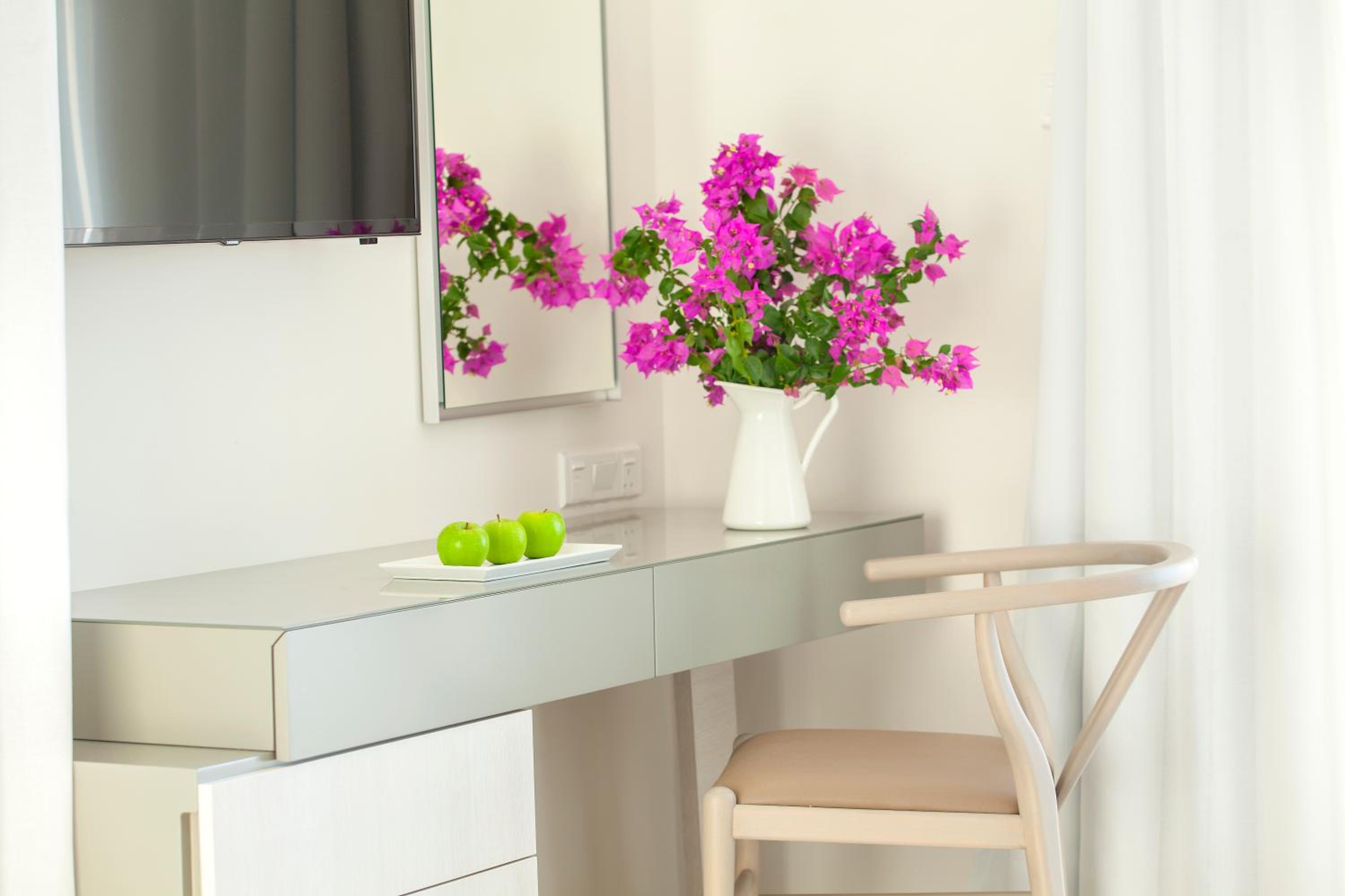Two-Bedroom Suite - Photo 4