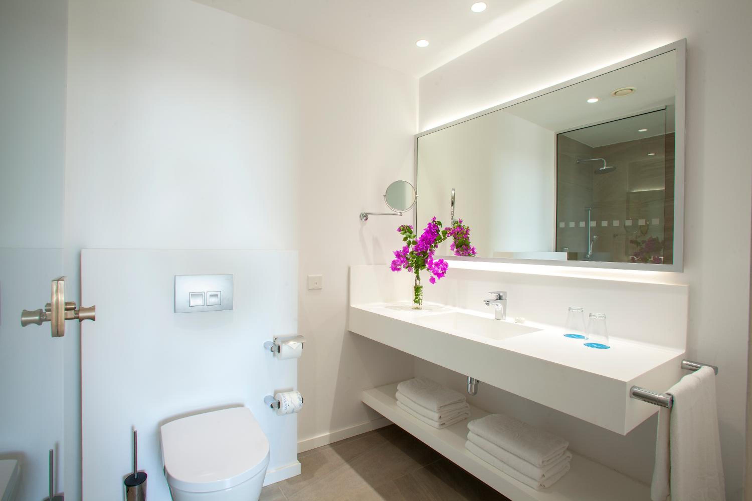 Two-Bedroom Suite - Photo 8
