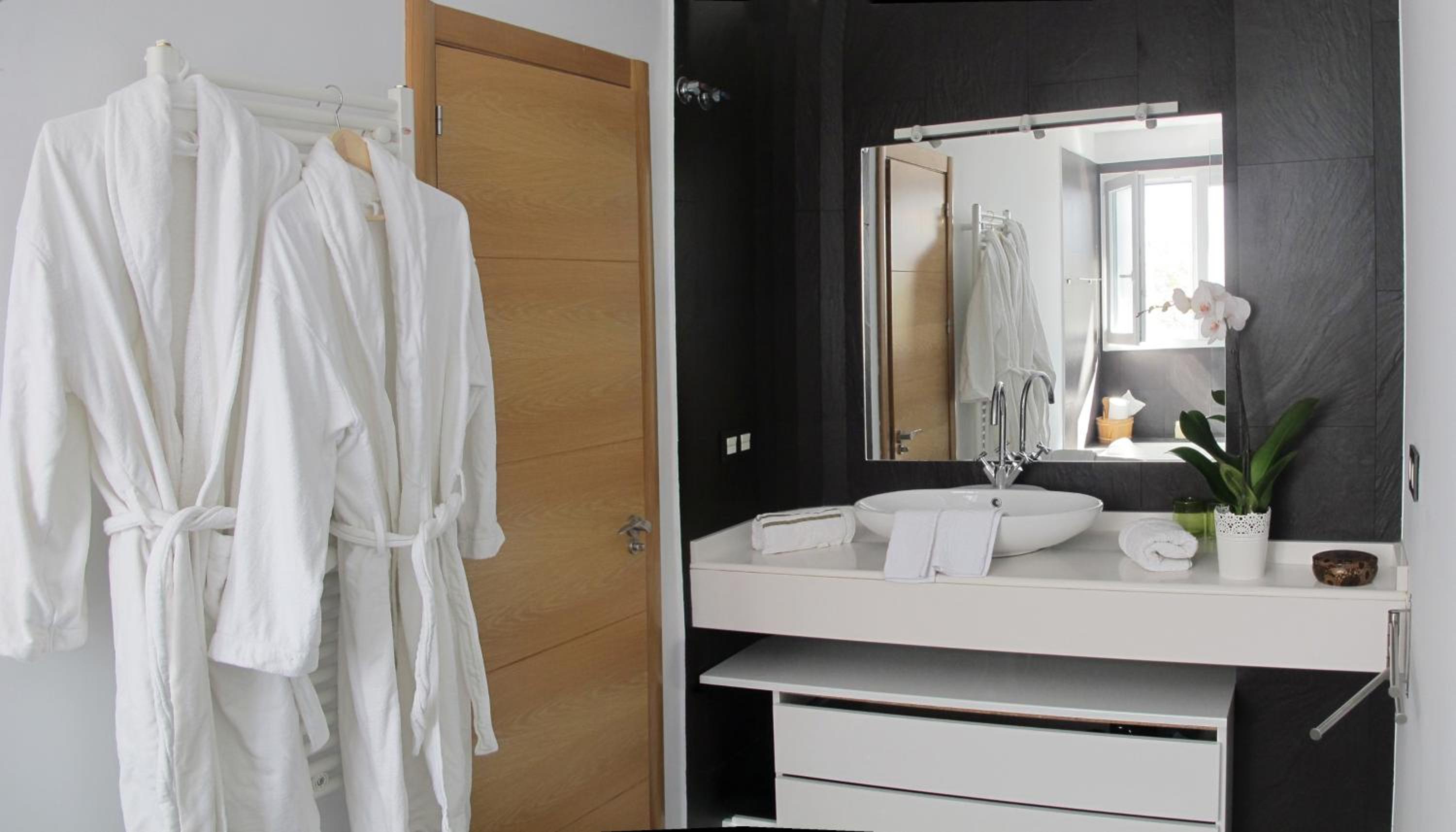 Double or Twin Room - Photo 3