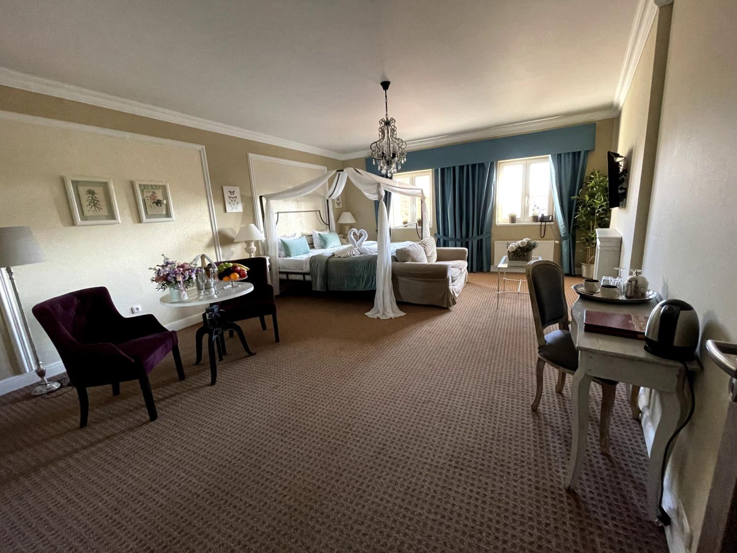 Deluxe Double Room with Bath - Photo 1