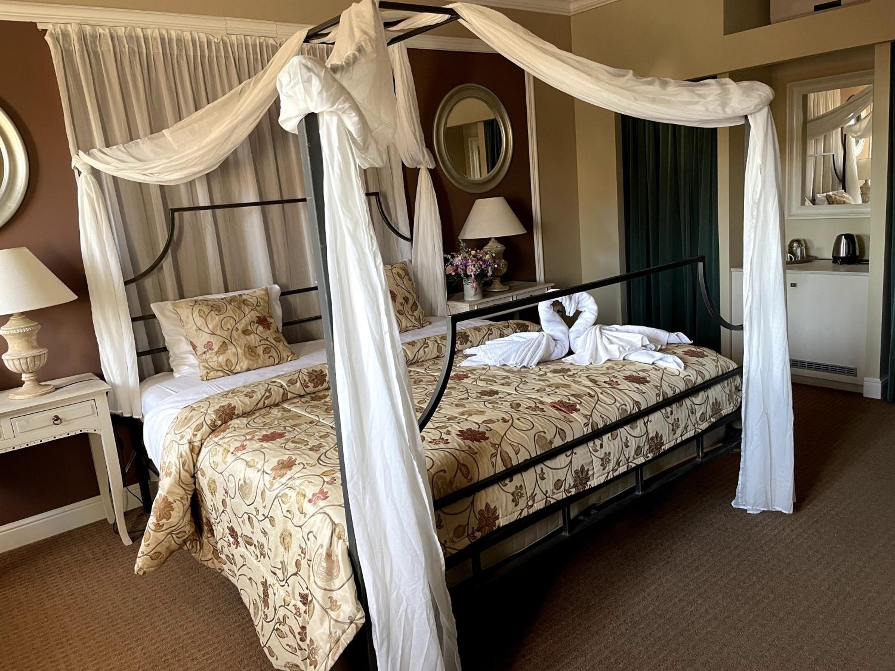 Deluxe Double Room with Bath - Photo 6