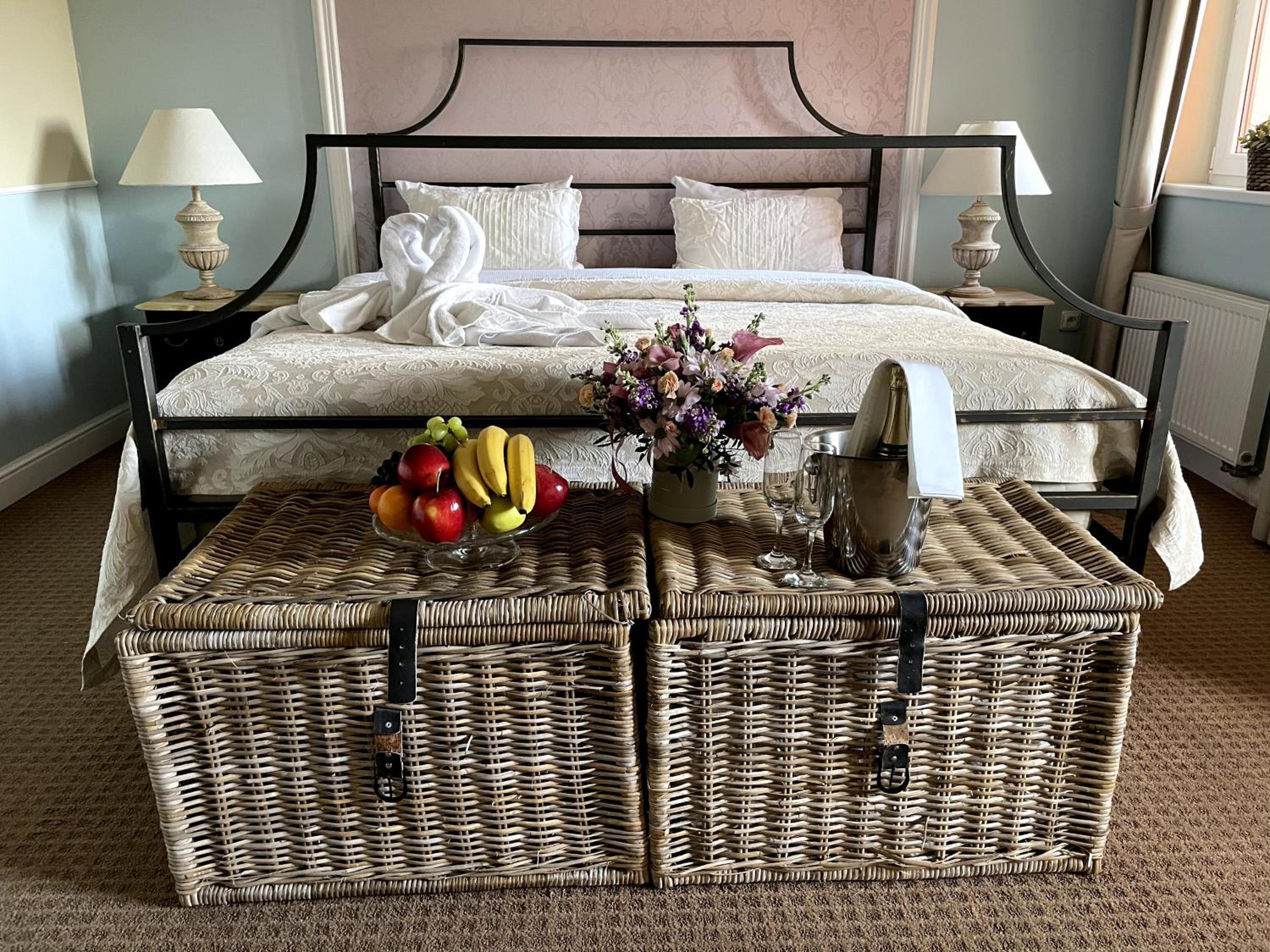 Deluxe Double Room with Bath - Photo 4