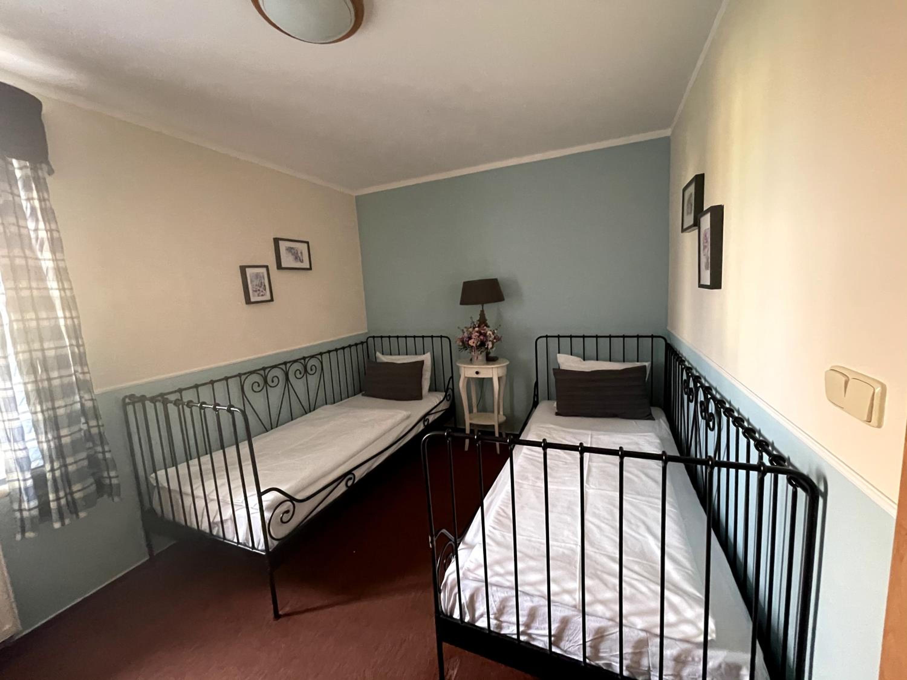 Basic Twin Room - Photo 1