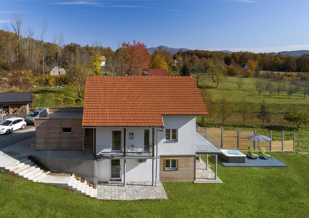 Three-Bedroom House - Photo 8