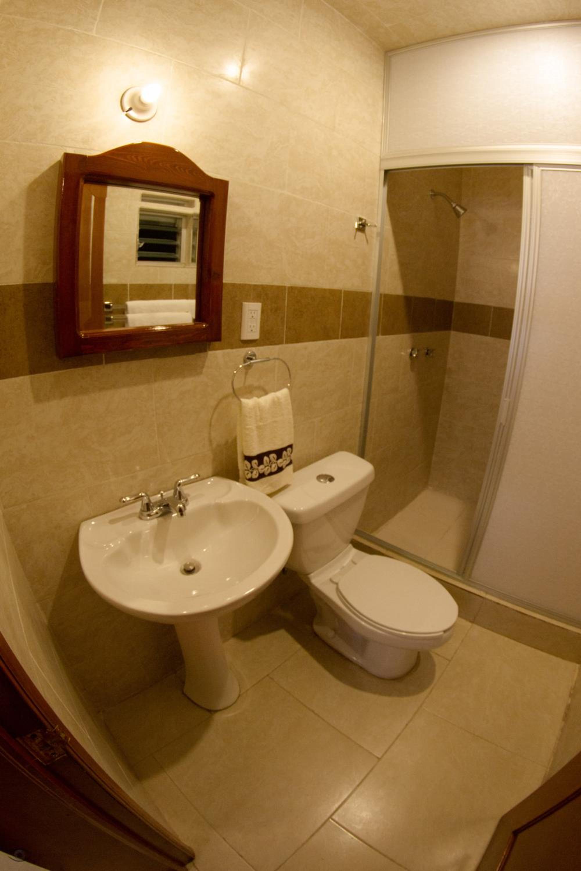 Budget Double Room - Photo 8