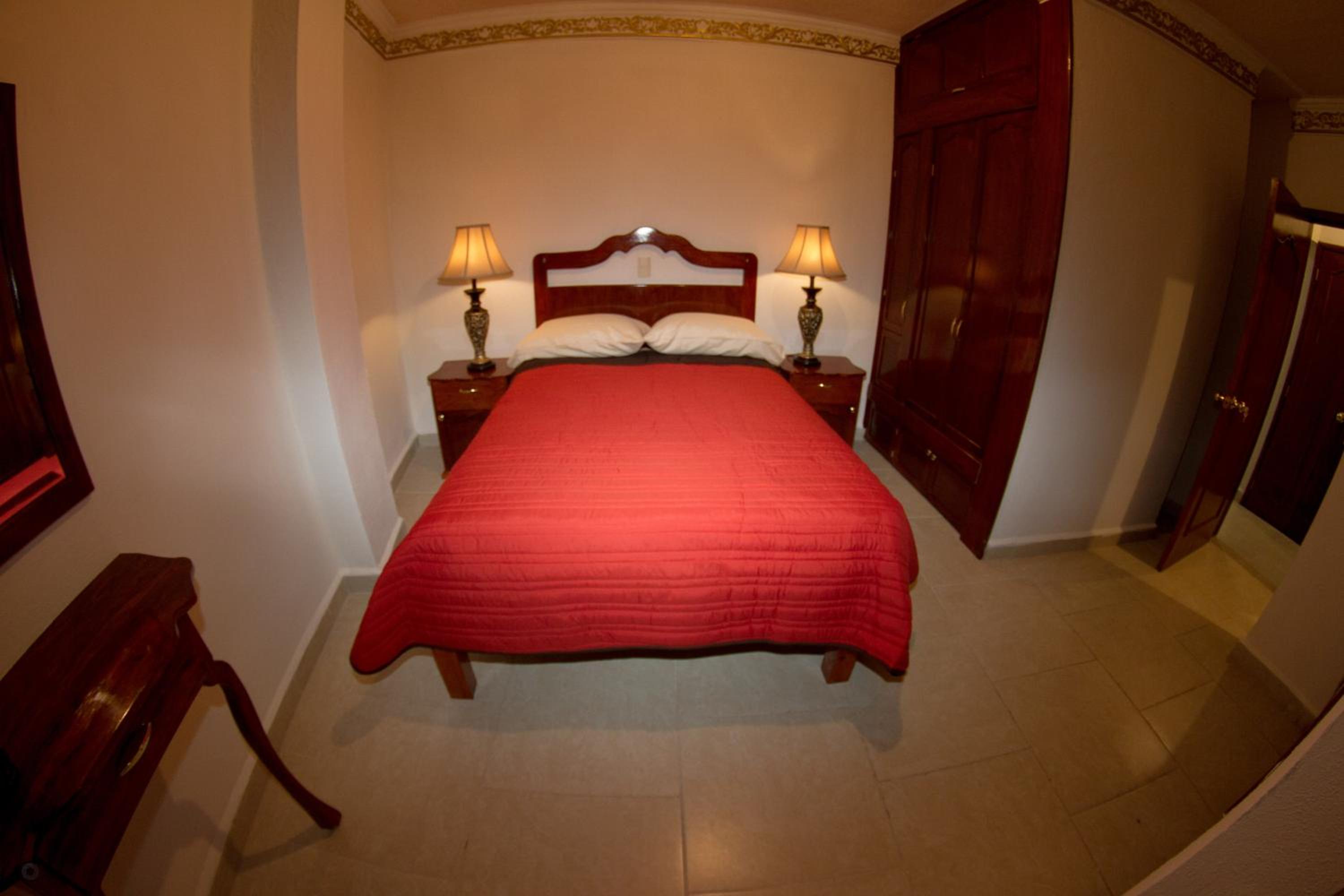 Budget Double Room - Photo 10