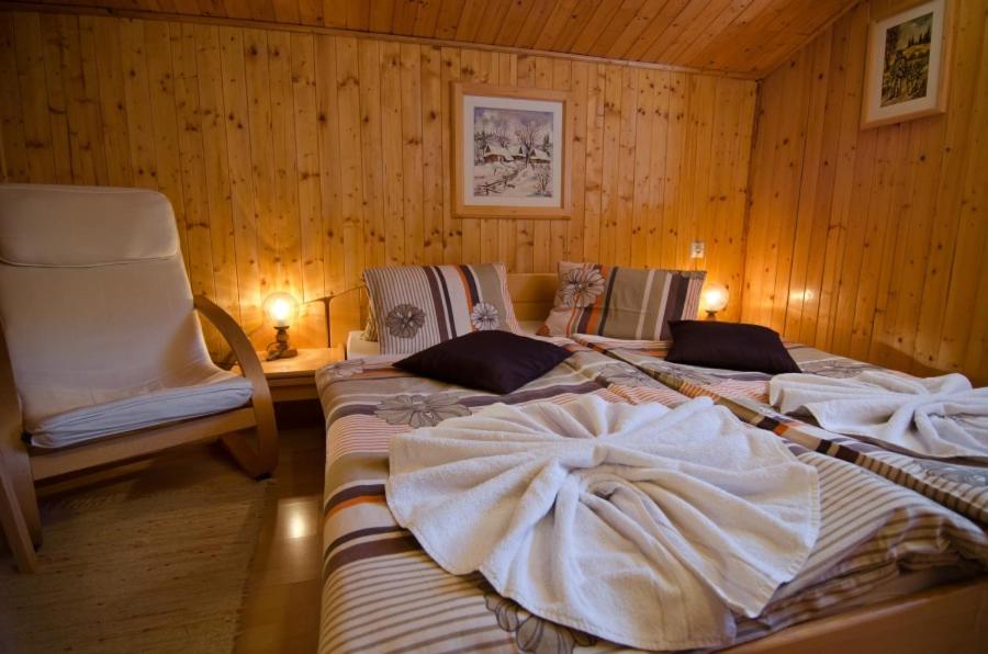 One-Bedroom Apartment (5 Adults) photo 2
