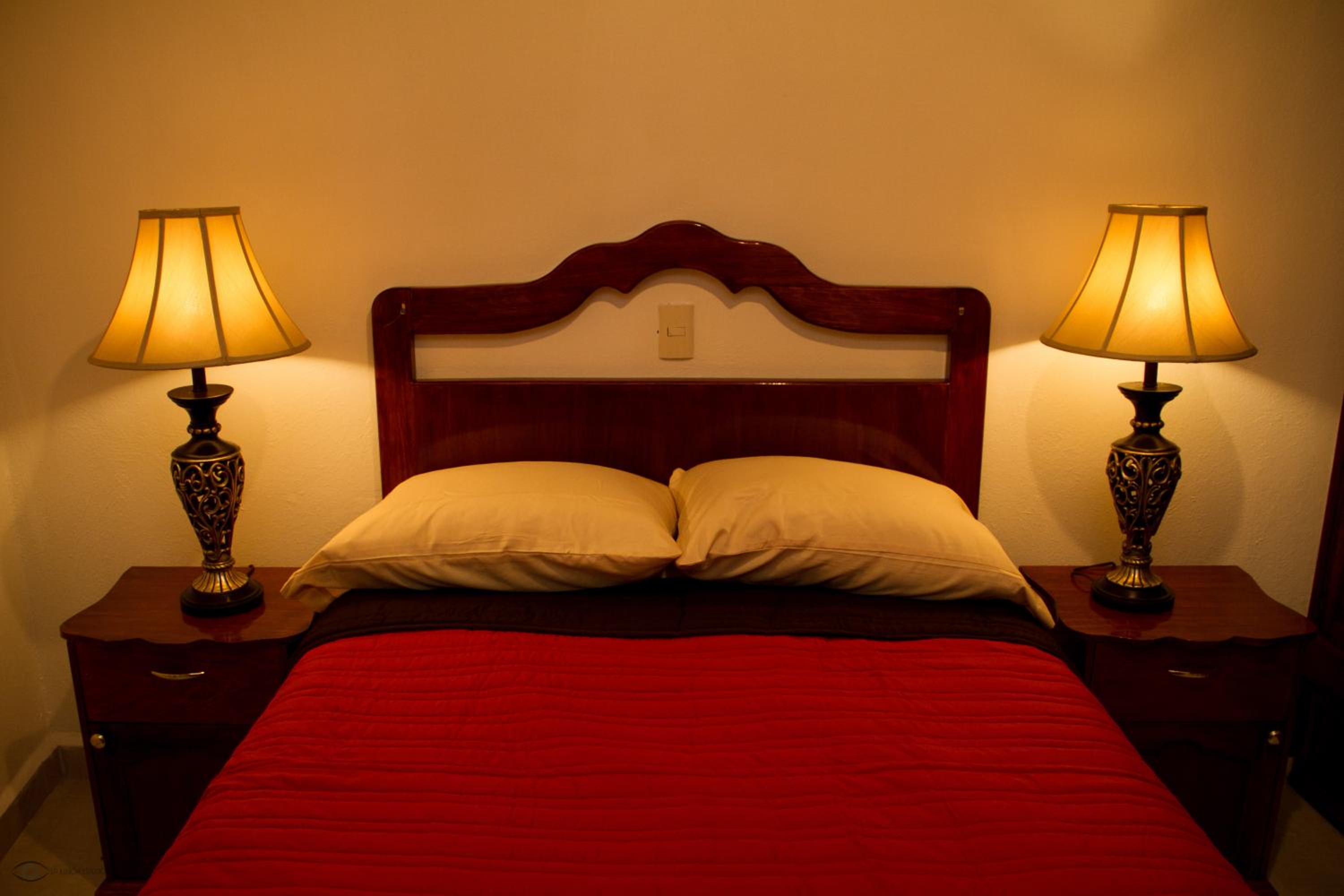 Budget Double Room - Photo 9