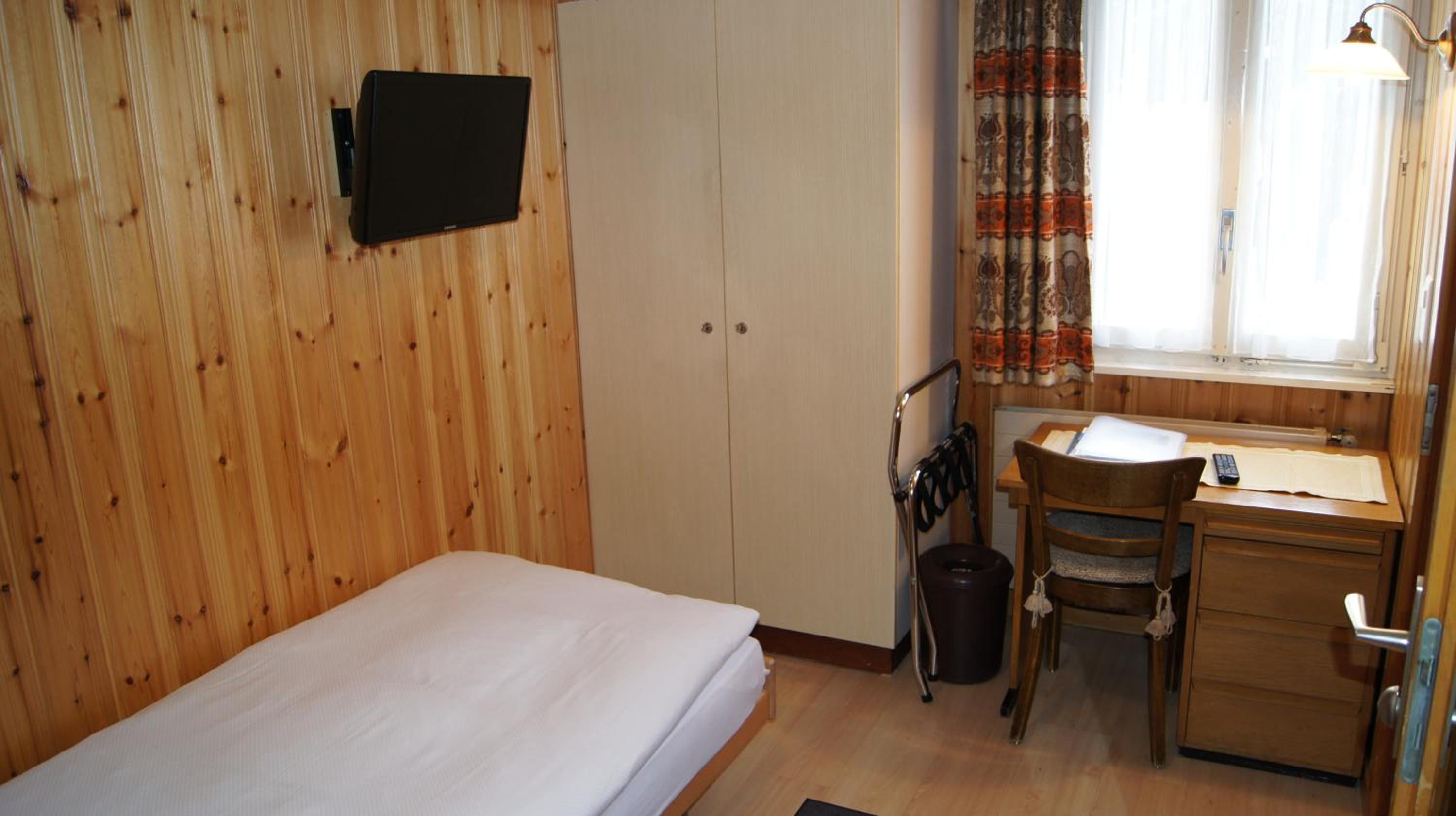 Single Room thumbnail 5
