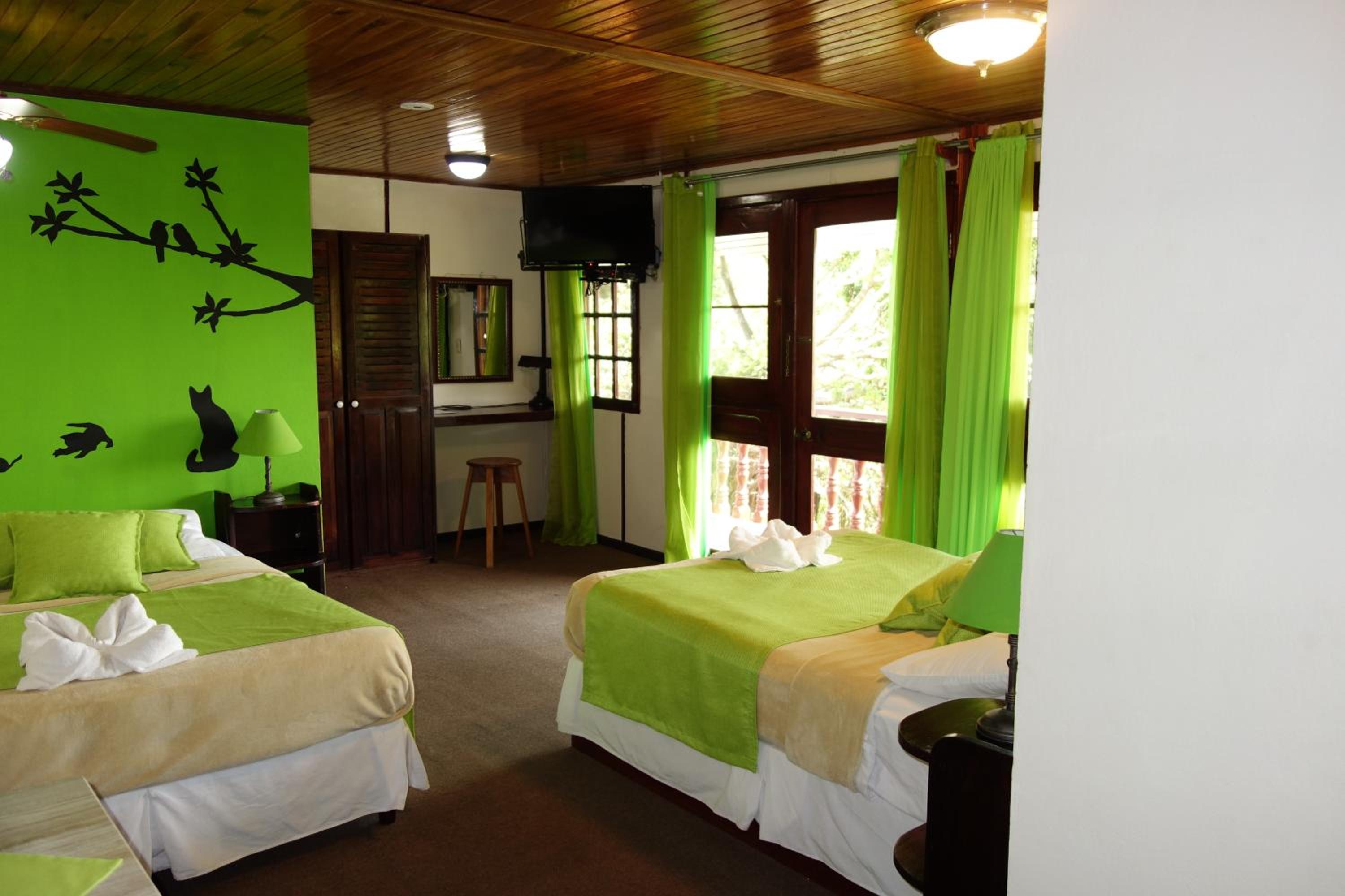 Queen Room with Two Queen Beds photo 1