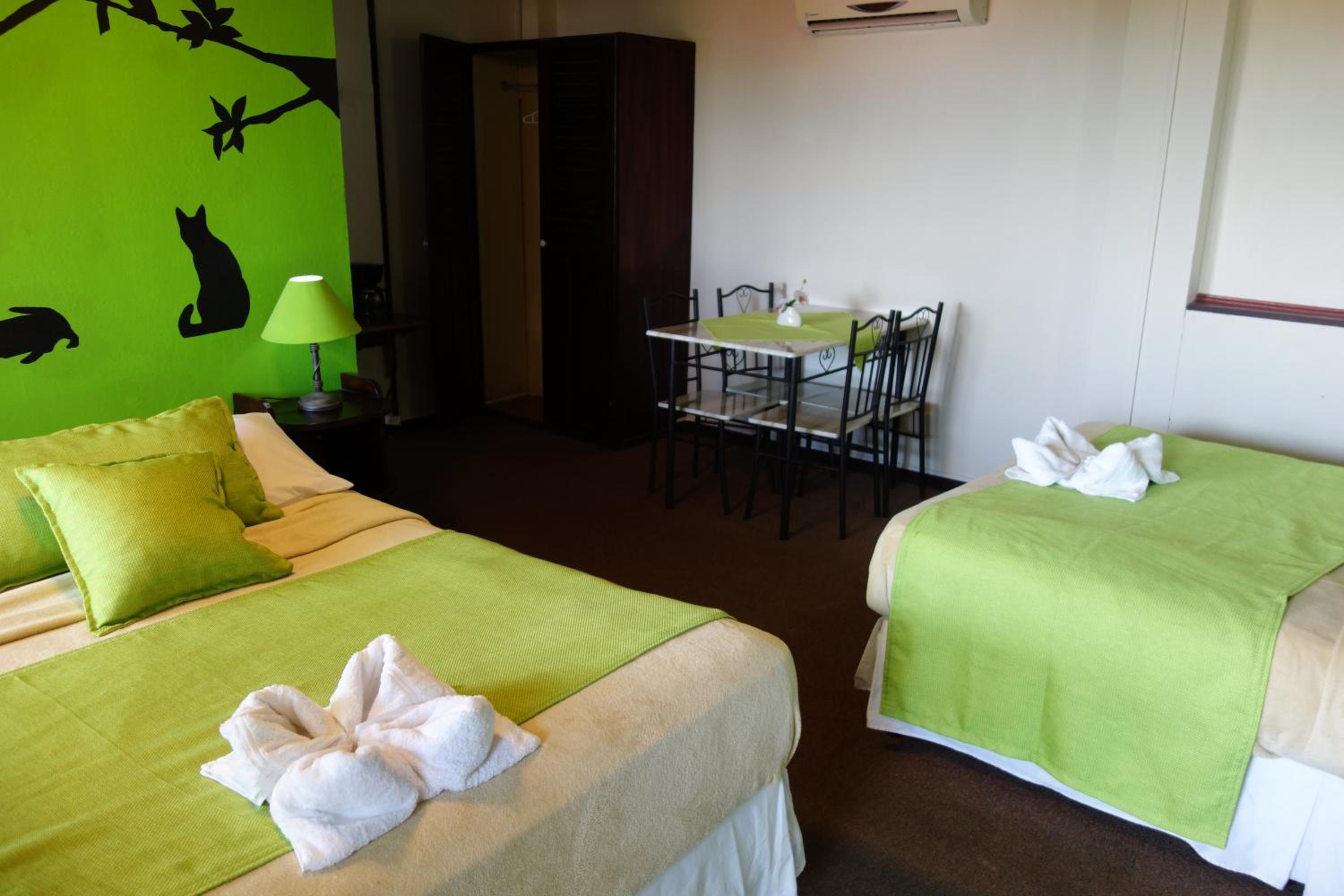 Queen Room with Two Queen Beds photo 2