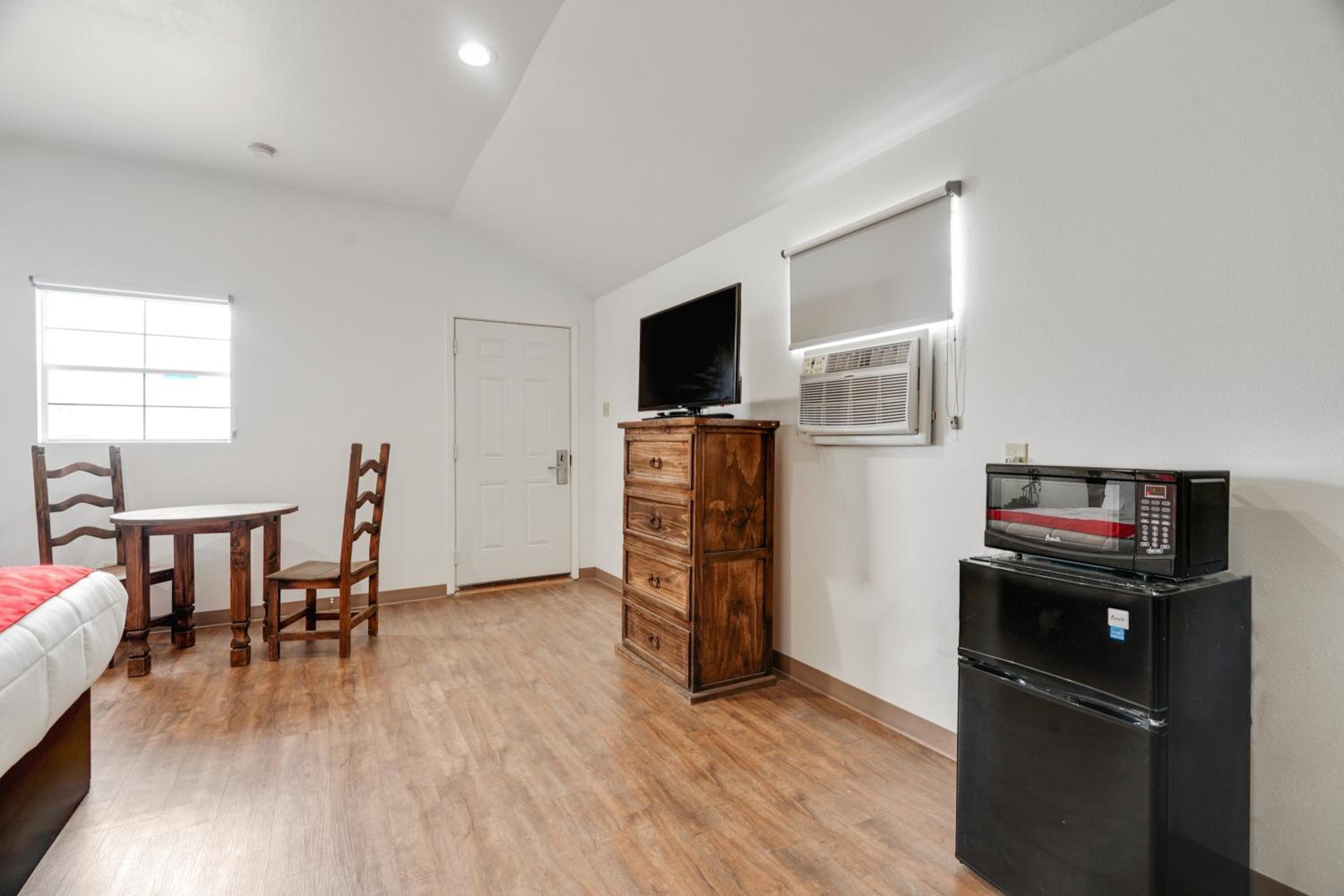 Queen Cabin - Photo 2