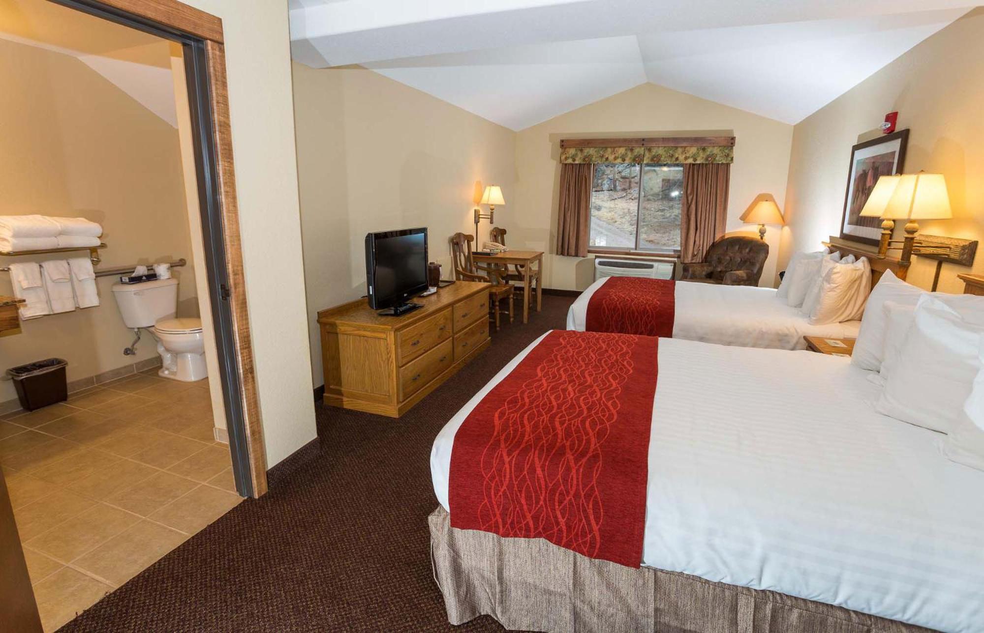 Queen Room with Two Queen Beds - Non-Smoking photo 2