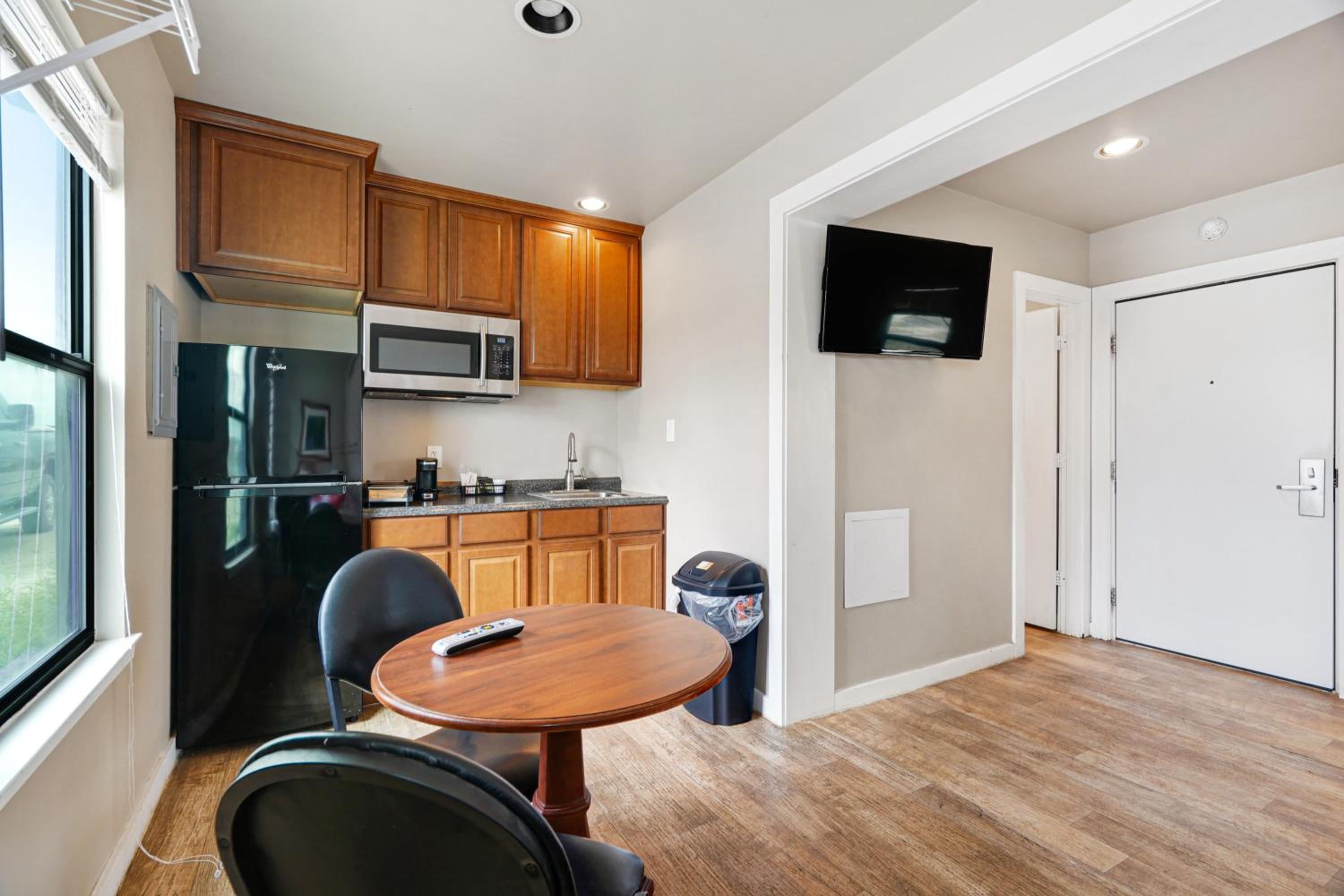 Premium 2 Full Bed with Kitchenette - Photo 14