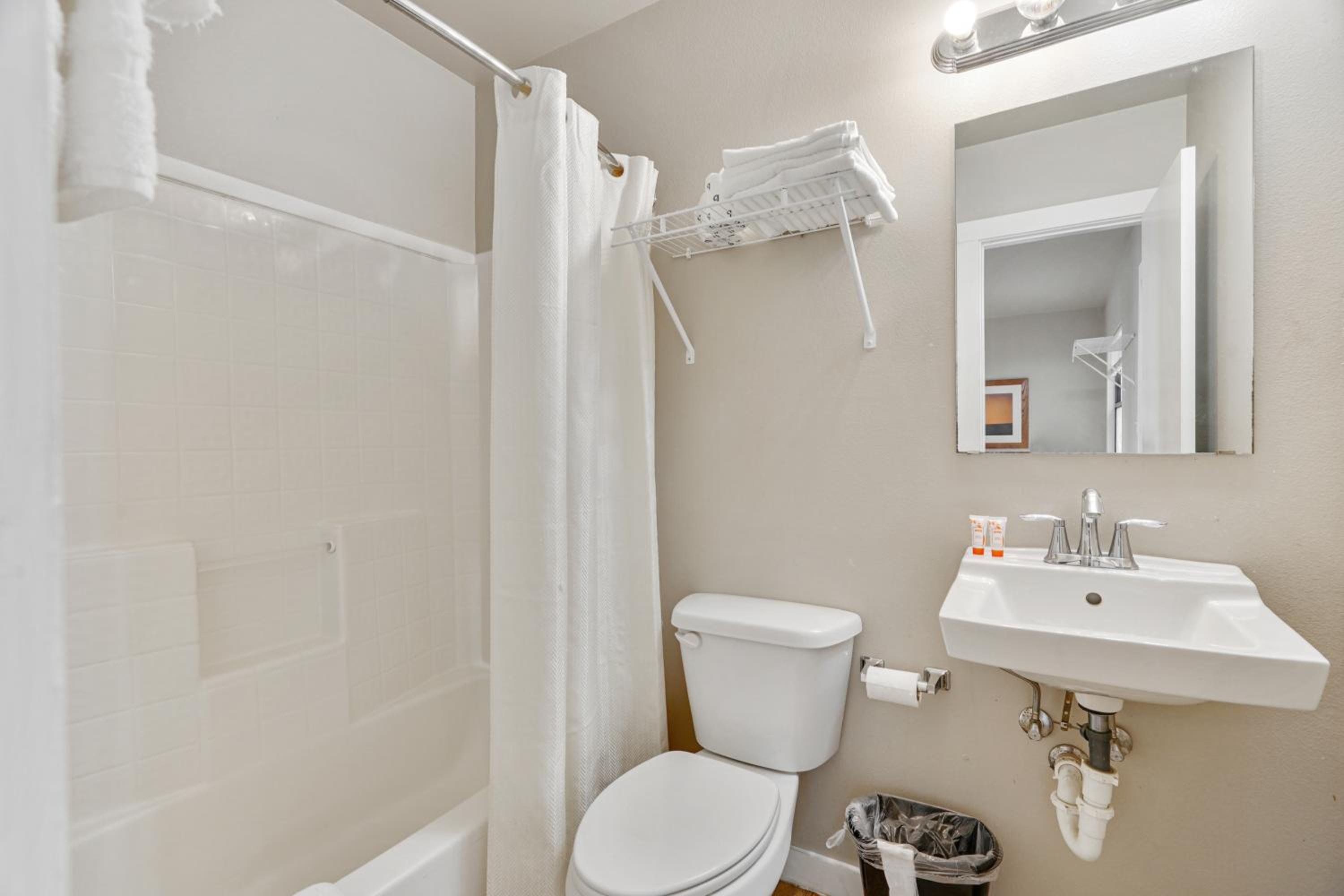 Premium 2 Full Bed with Kitchenette - Photo 3