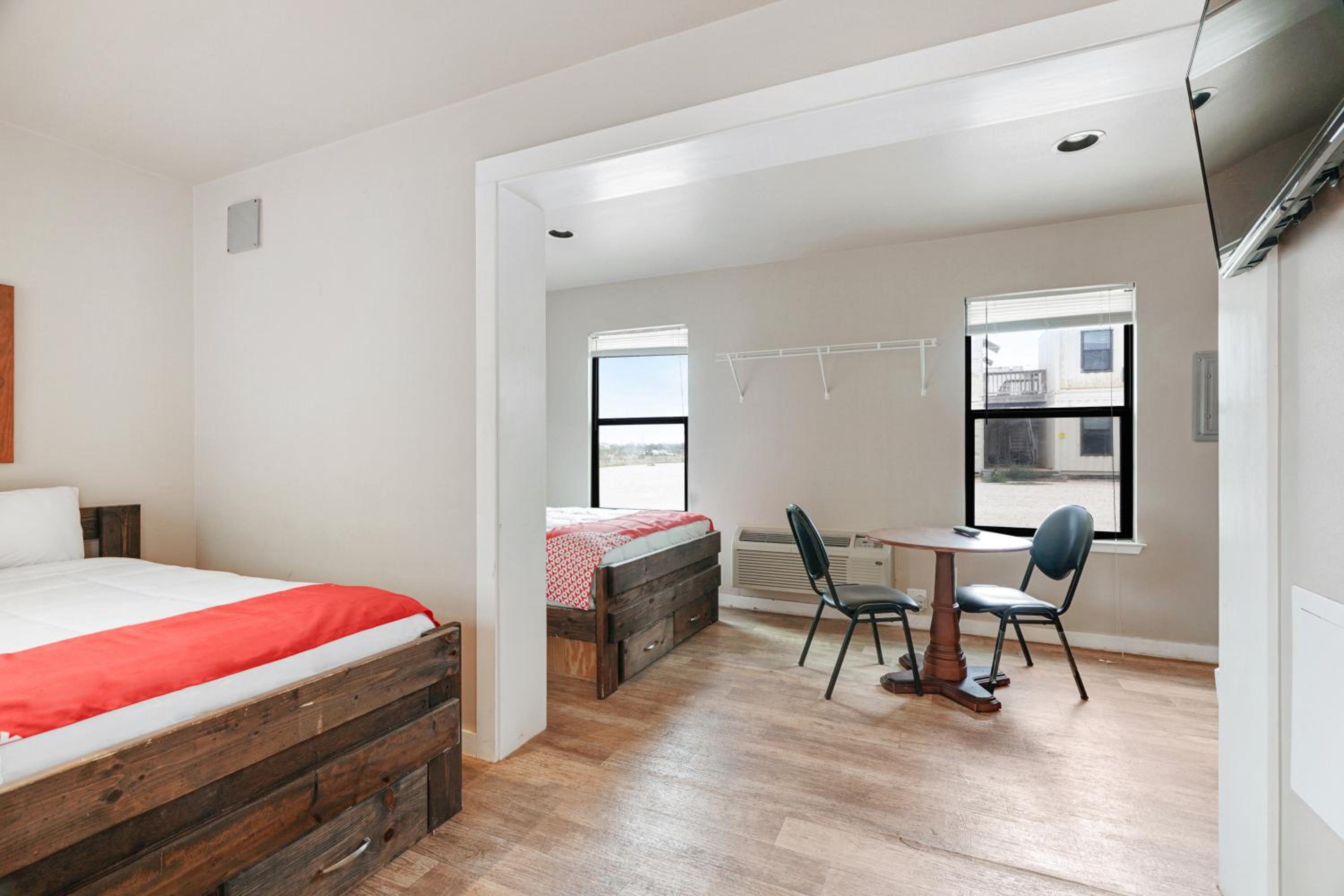 Premium 2 Full Bed with Kitchenette - Photo 5