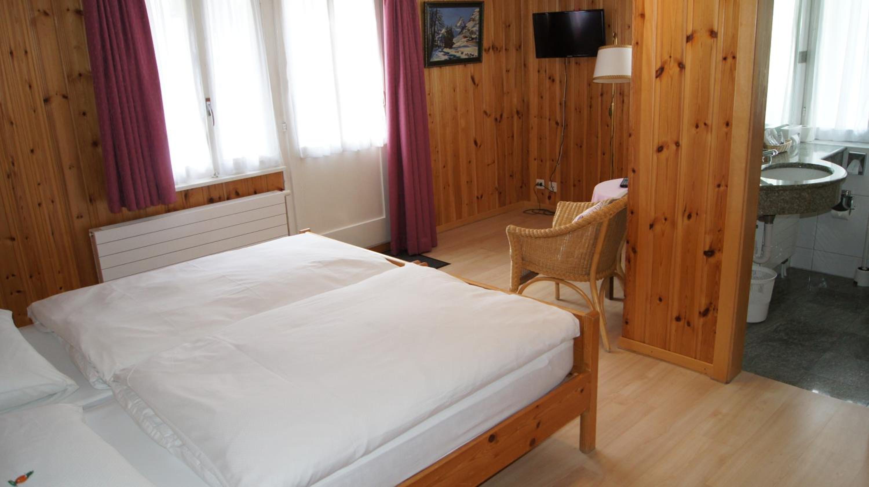 Double or Twin Room - Photo 8