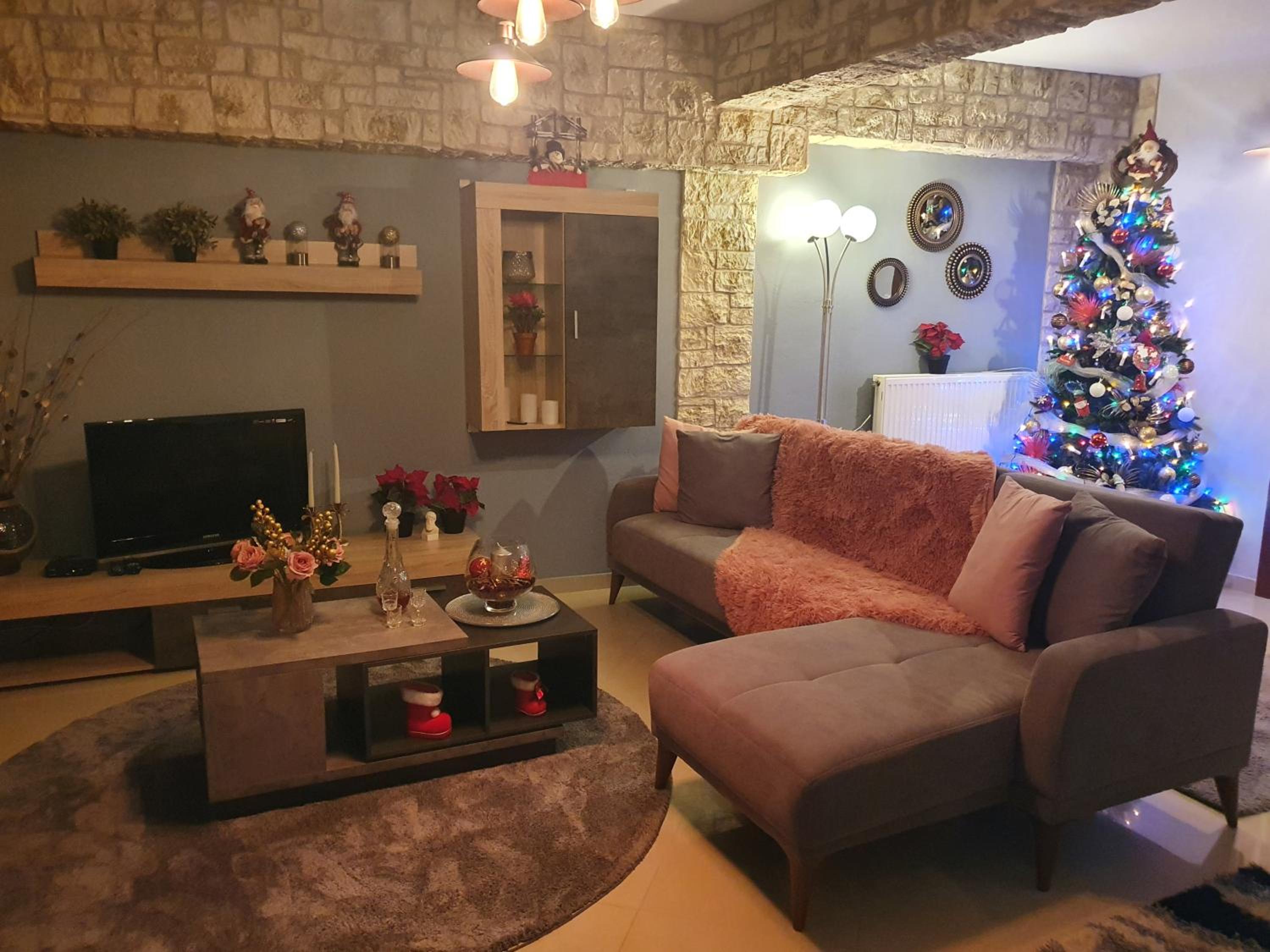 One-Bedroom Apartment - Photo 40