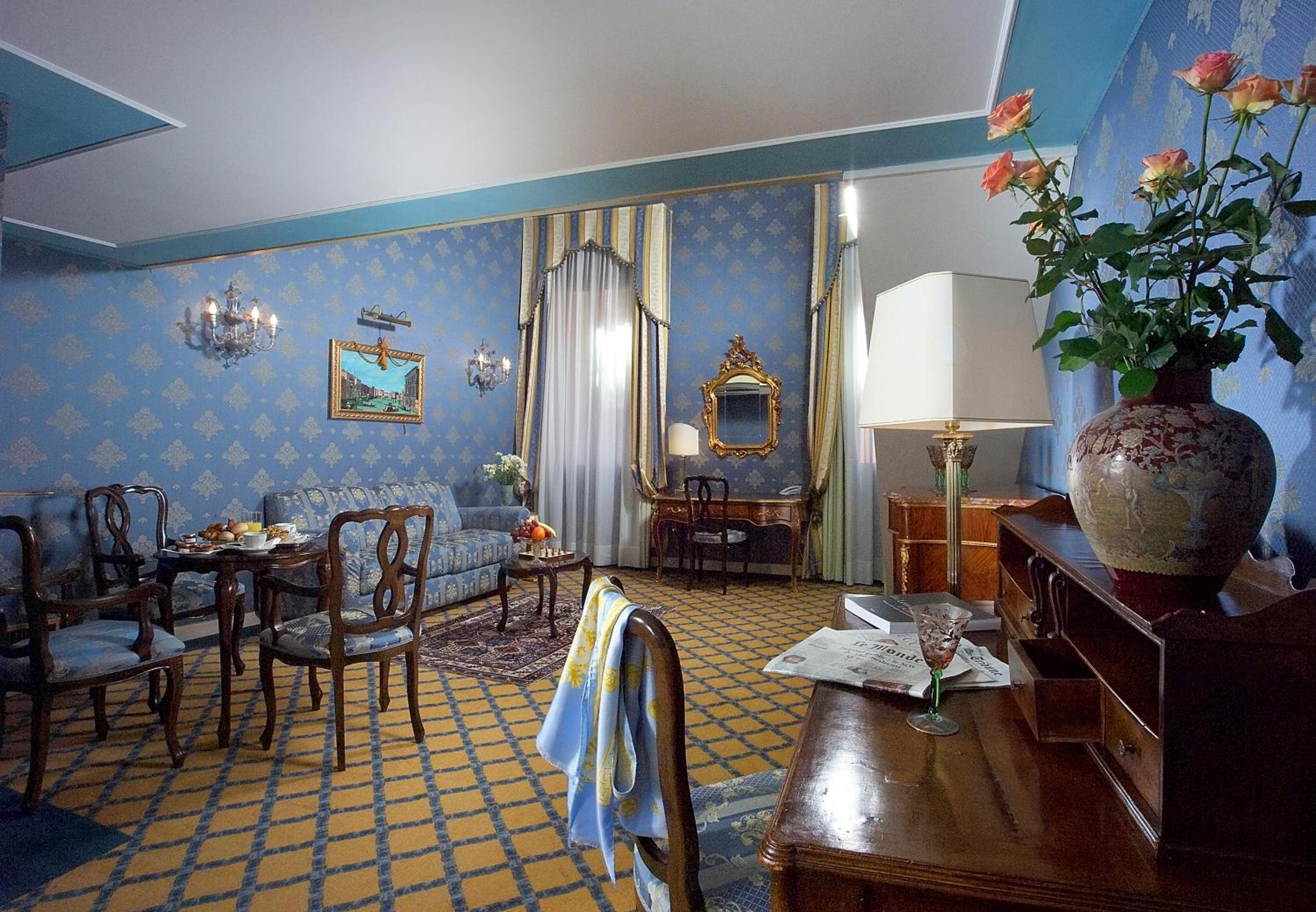 Double or Twin Room with Canal View photo 3
