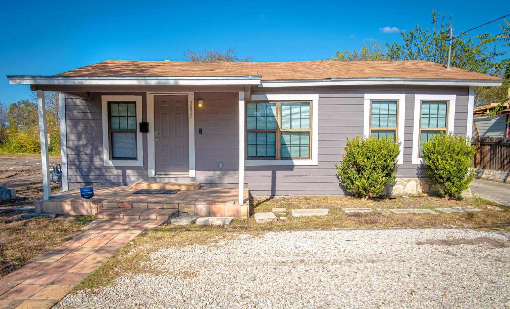 Three-Bedroom House - Photo 19