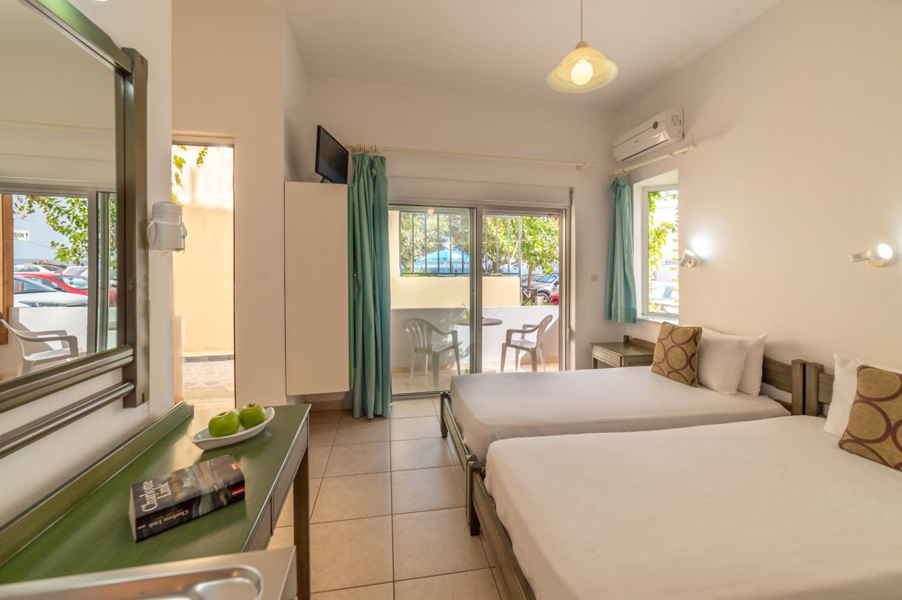 Standard Twin Room with Sea View