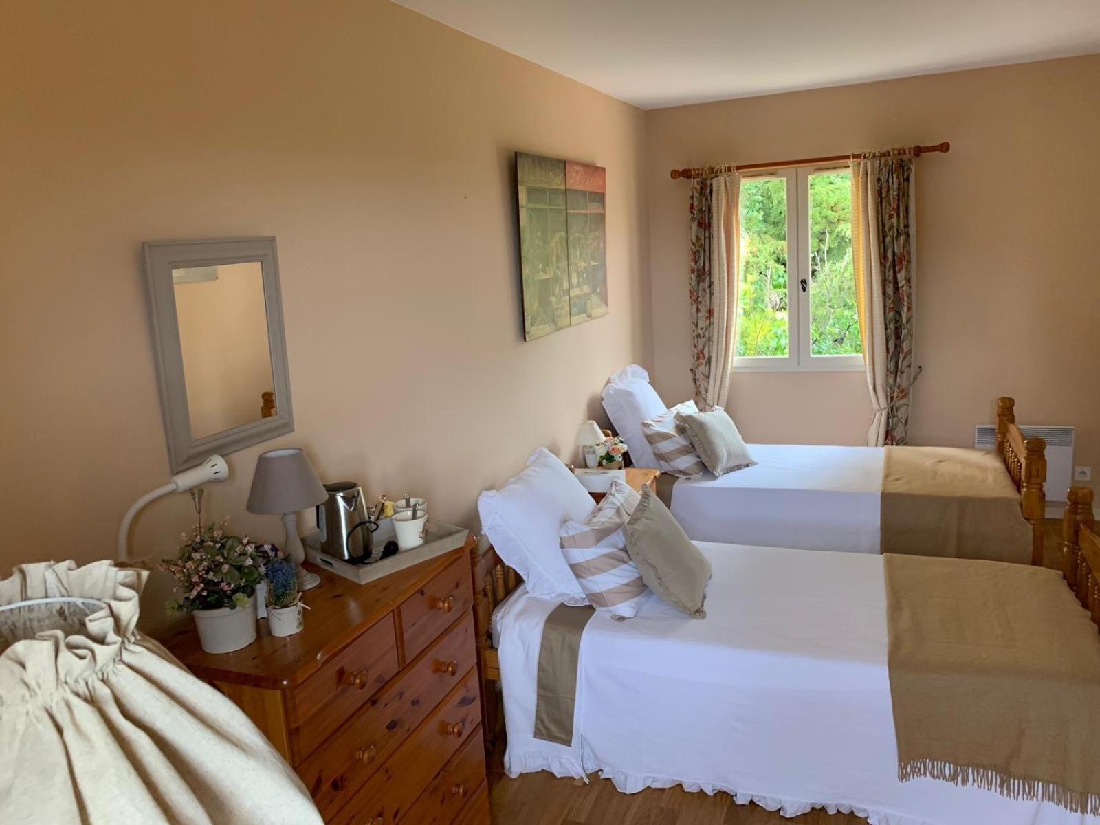 Twin Room - Photo 1