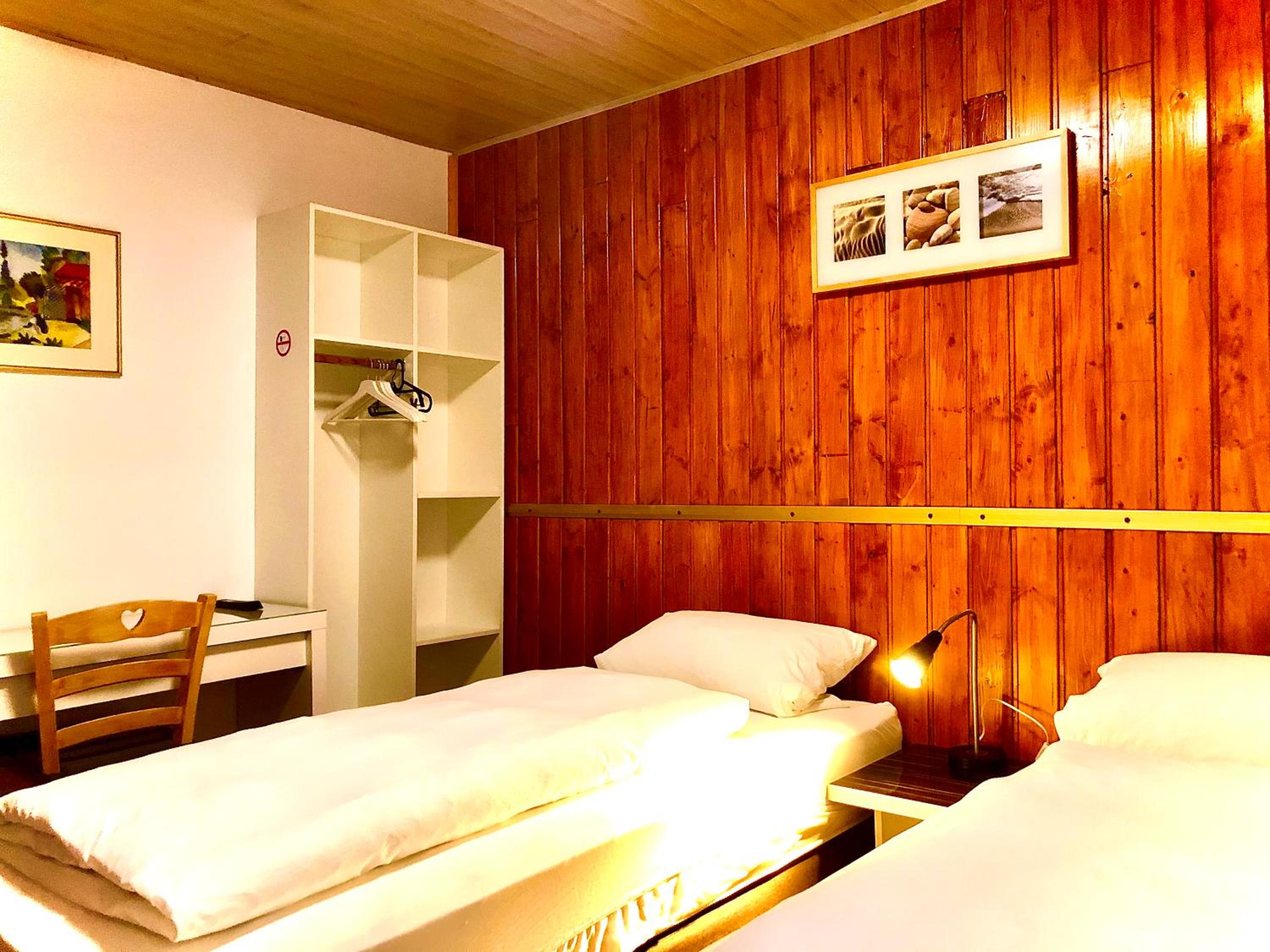Twin Room - Photo 4