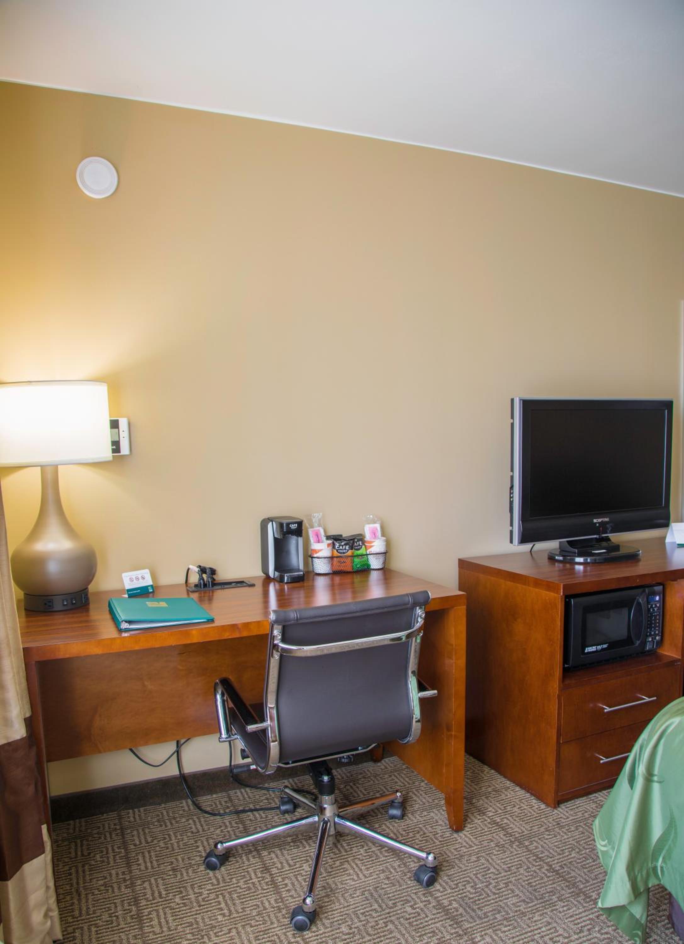 King Room - Non-Smoking - Photo 1