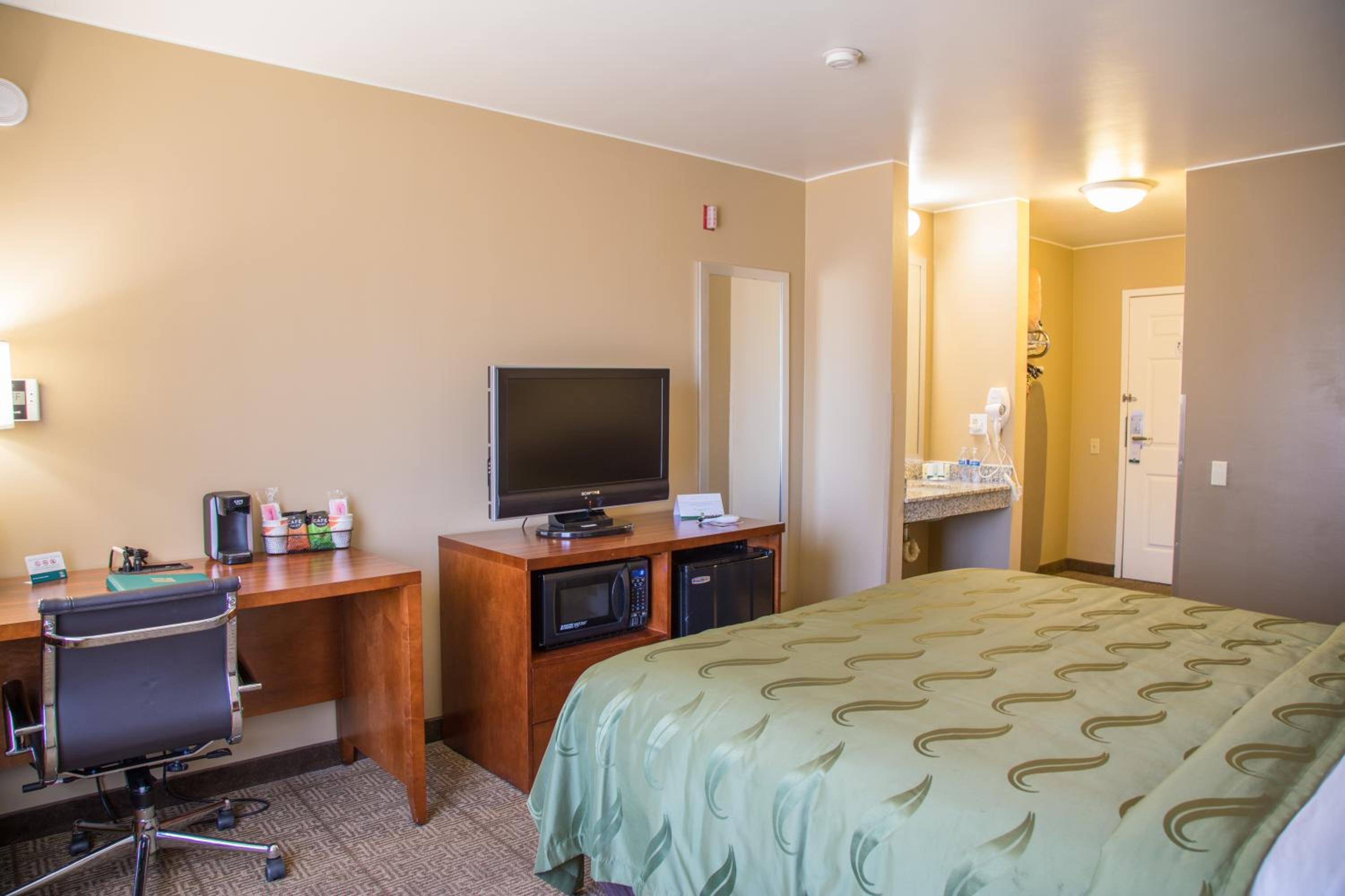 Queen Room - Accessible/Non-Smoking - Photo 4