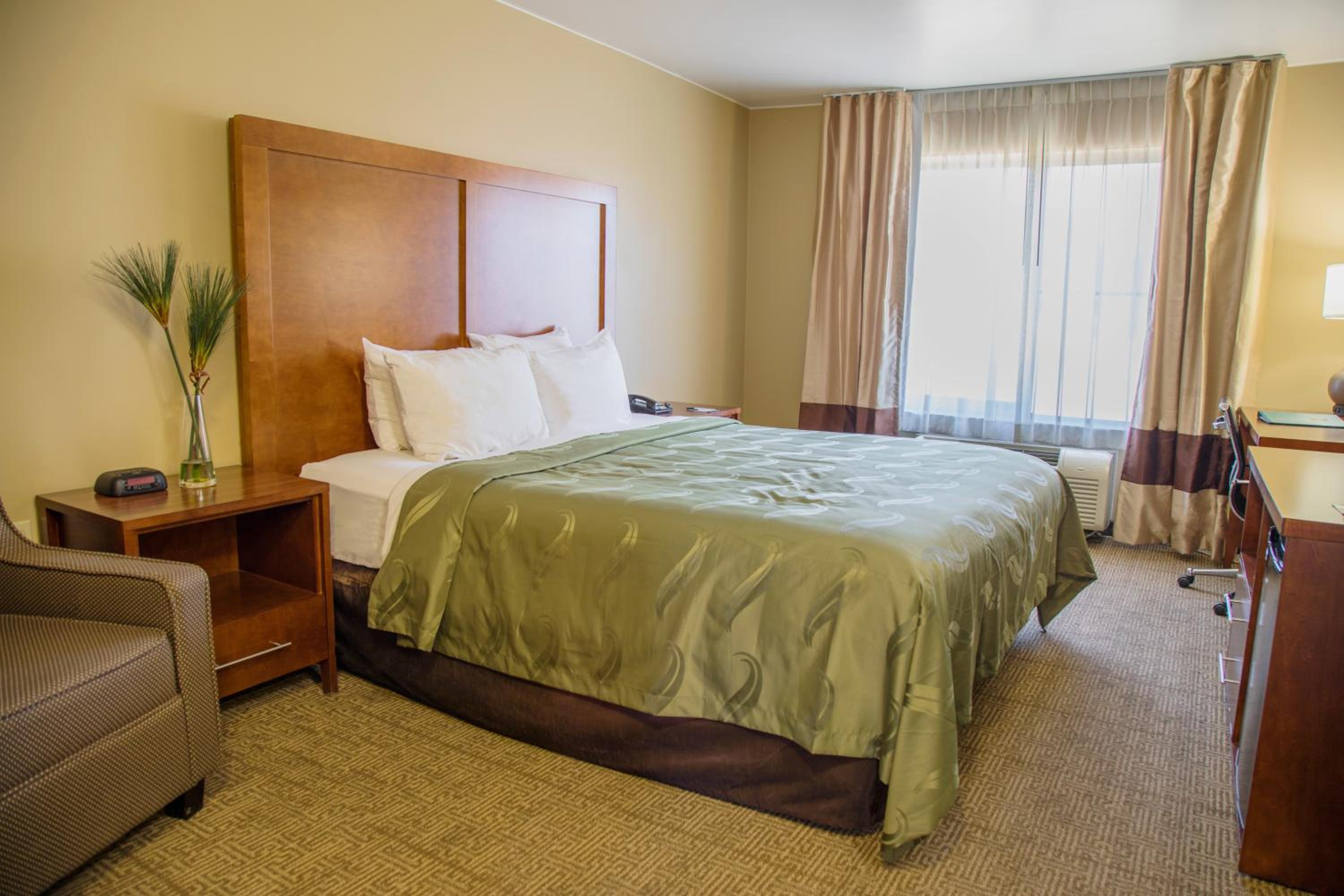 Queen Room - Accessible/Non-Smoking - Photo 5