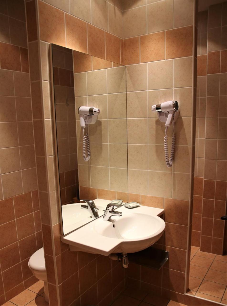 Deluxe Double Room (2 Adults + 1 Child) photo 3