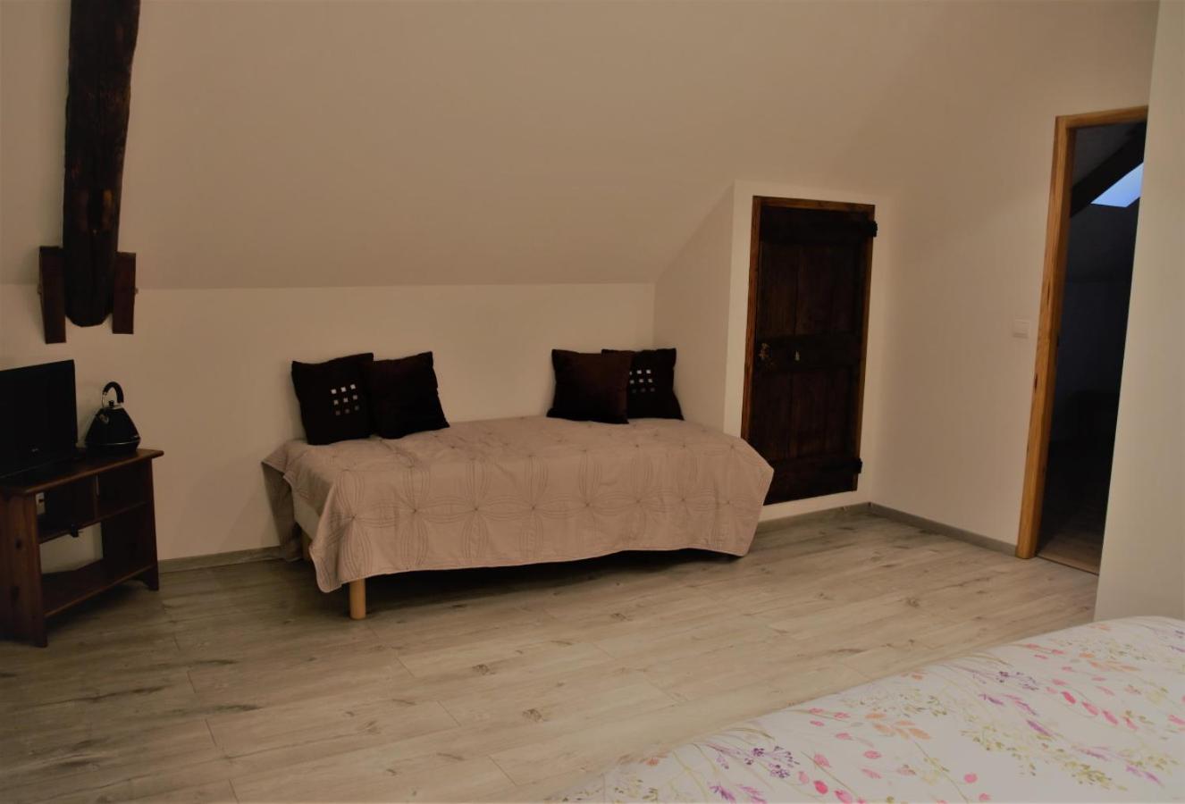 Deluxe Double Room (2 Adults + 1 Child) photo 2
