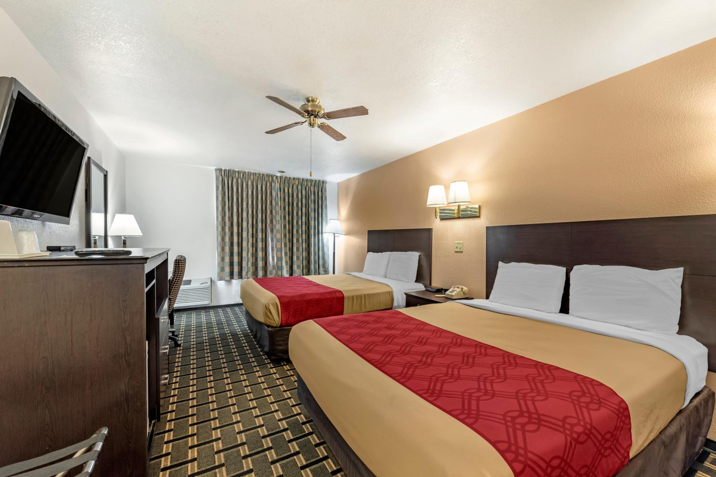 Standard Queen Room with Two Queen Beds - Non-Smoking photo 1