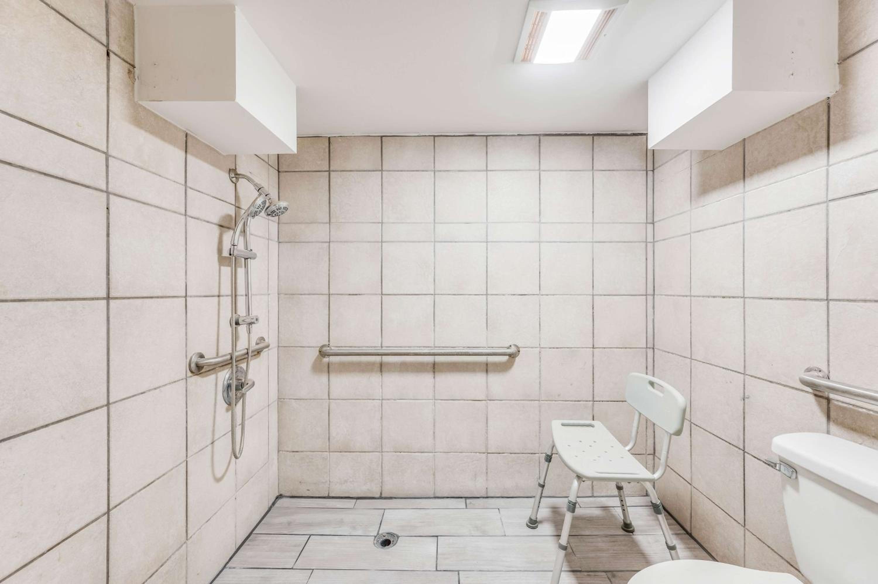 Queen Room with Two Queen Beds - Disability Access - Roll In Shower - Photo 9