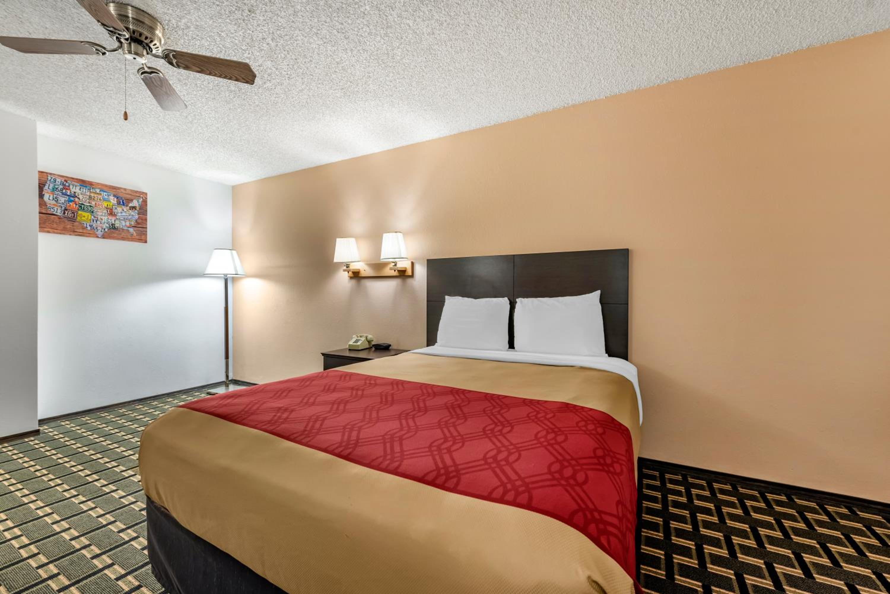 Superior Queen Room - Non-Smoking photo 2