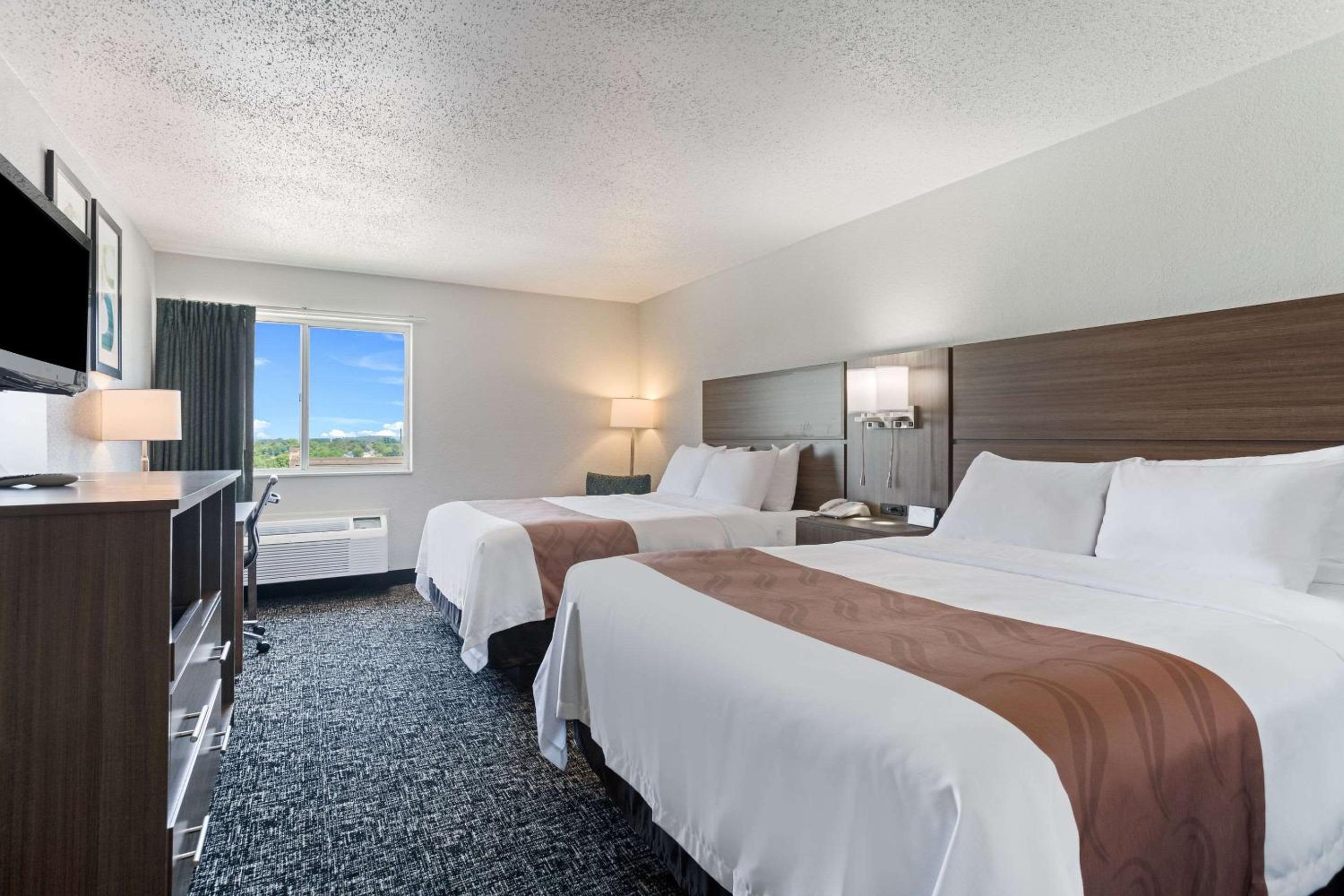 Queen Room with Two Queen Beds - Non-Smoking - Photo 1