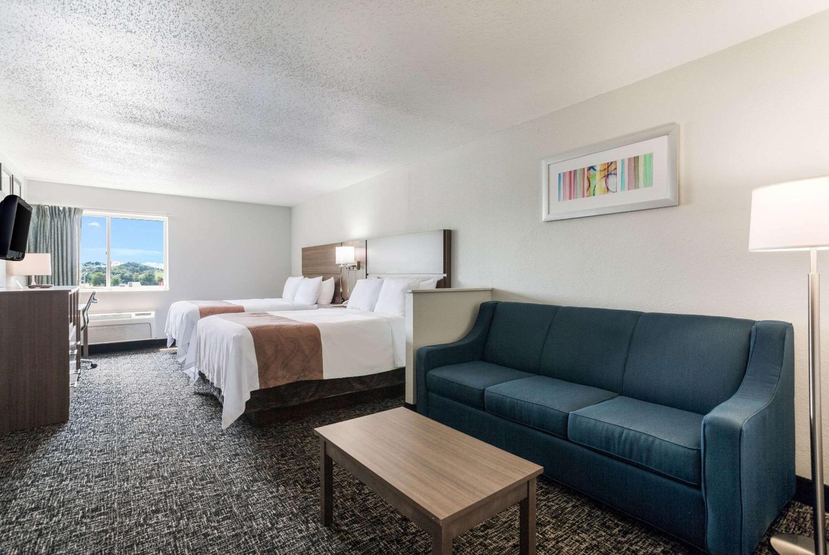 Queen Suite with Sofa Bed - Non-Smoking - Photo 1