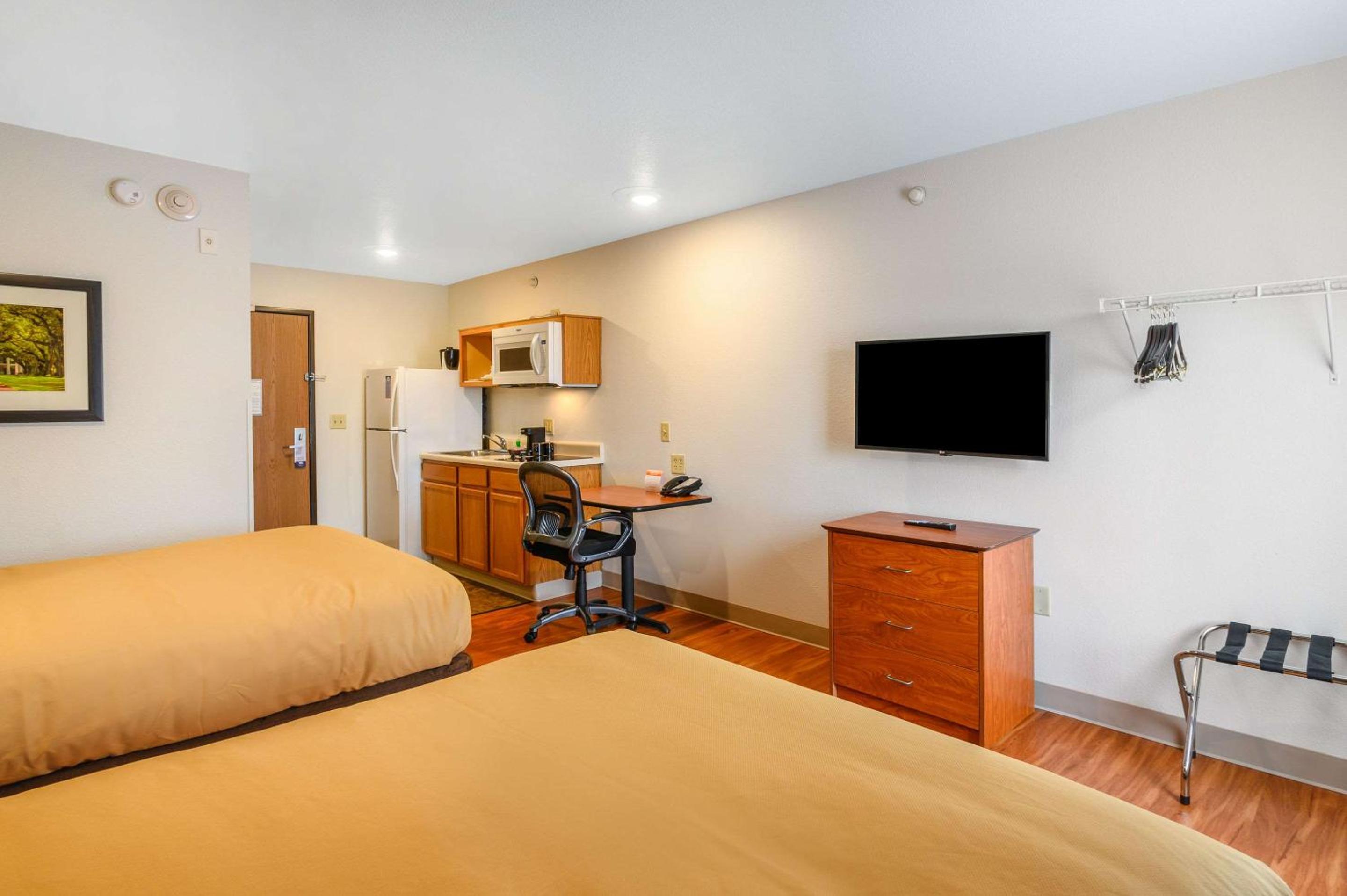 Double Room with Two Double Beds - Non-Smoking - Photo 3